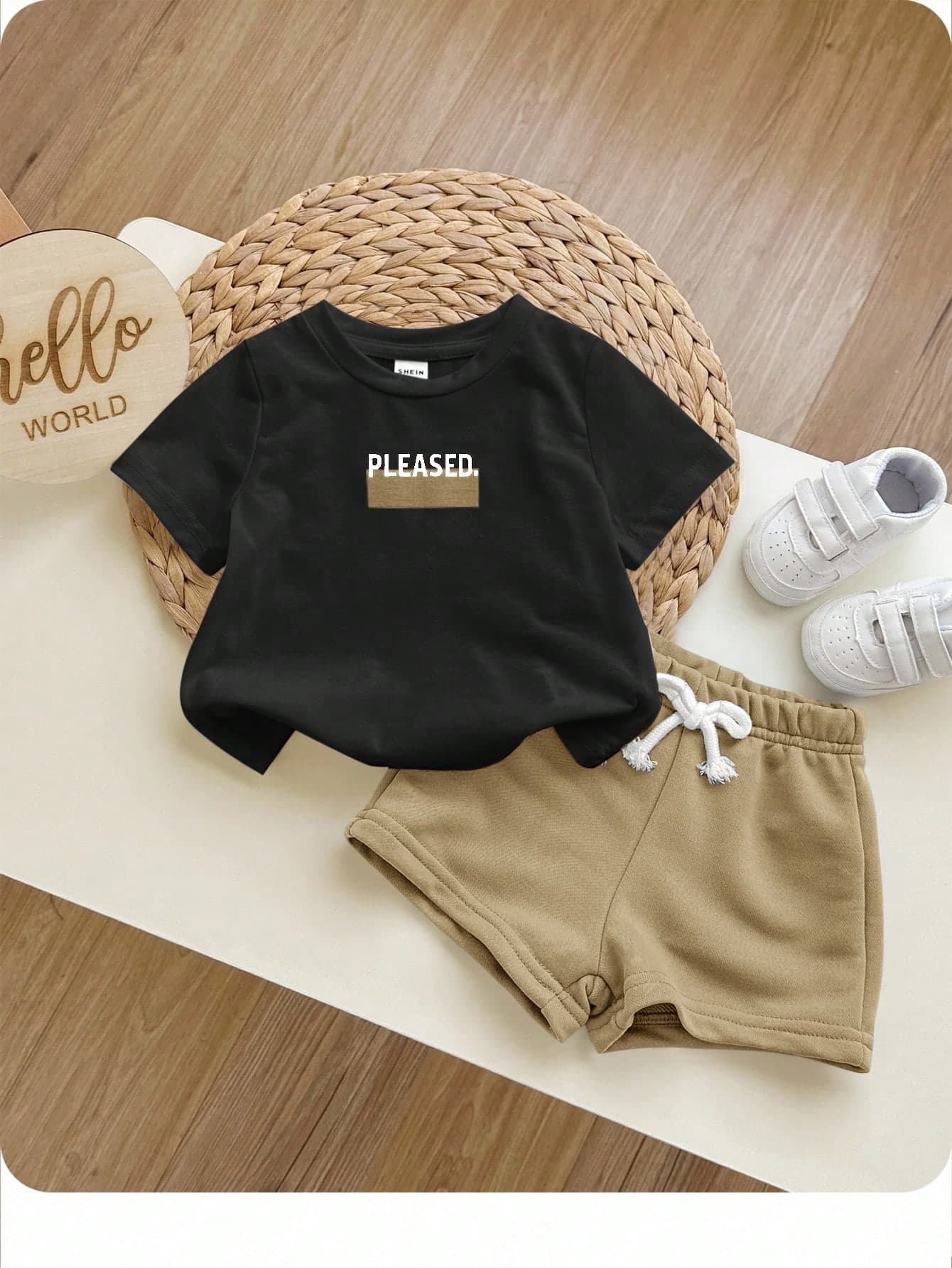 SHEIN 2pcs/Set Baby Boys Casual Black Summer Beach Collegiate Fashion Short Sleeve T-Shirt And Contrast Color Shorts Set,Soft Comfortable School Sport Wear