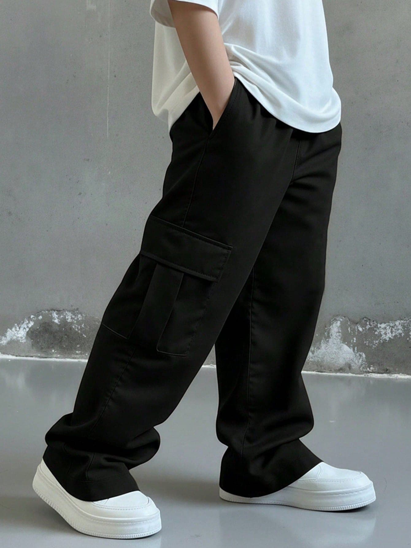 SHEIN Kids Tween Boy Casual Black Daily Comfortable 3D Pocket Loose Solid Color Woven Shorts Cargo Pants, Y2K Outfit, Suitable For Spring/Summer, Outings, Valentine's Day, Dates, Travel, Vacation, Family Gatherings, Back To School, Wedding Season, Evening Parties, Sports, Birthday Parties