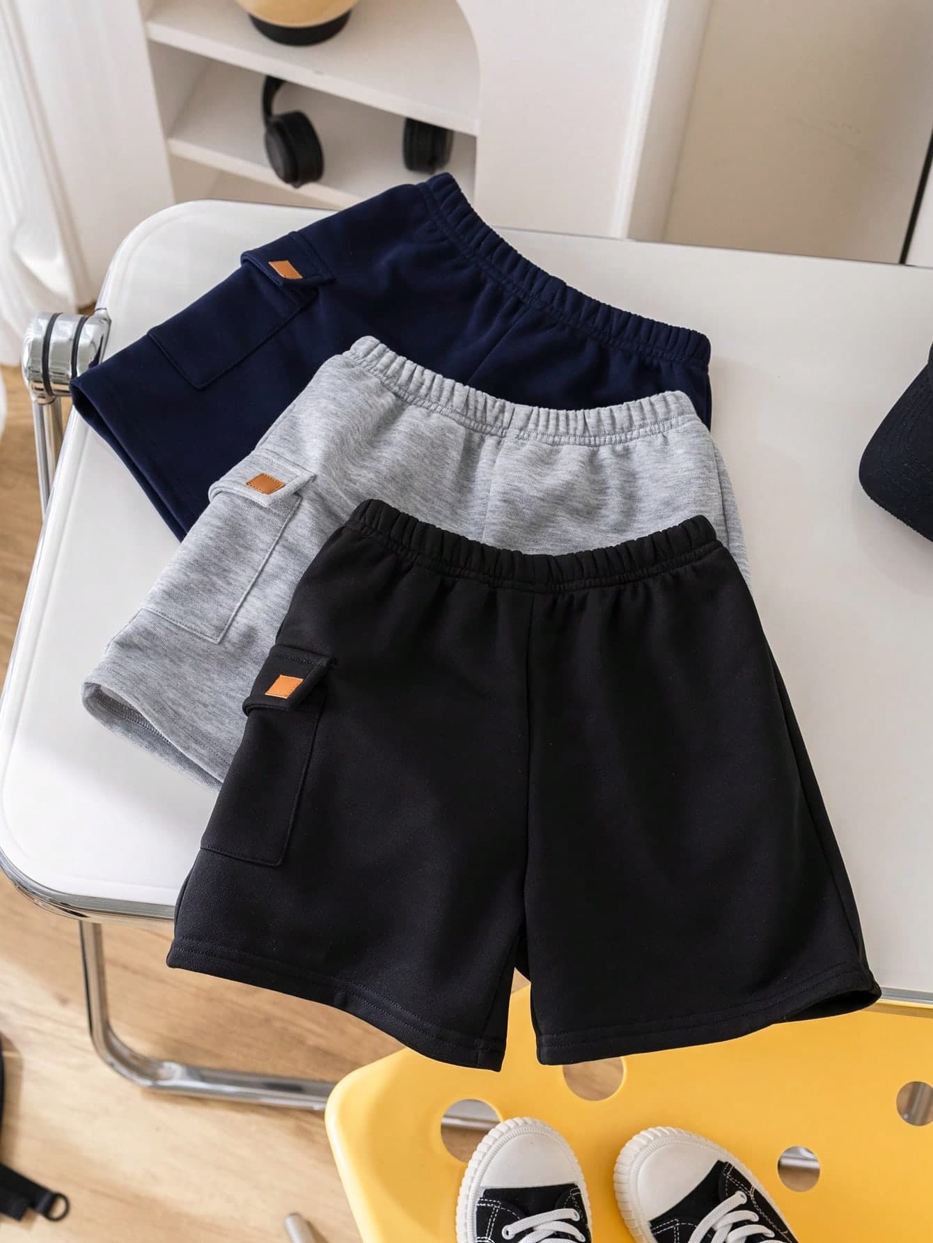 SHEIN 3pcs Young Boy Casual Comfortable Knitted Shorts Set With Pockets And Badge Decoration, School, Campus, College