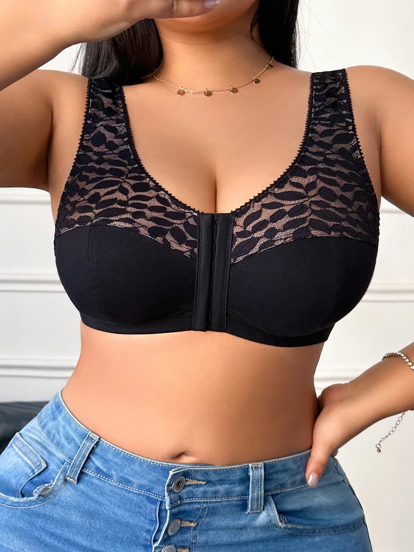 DesireSculpt Plus Size Women Lace Patchwork Front Closure Bra