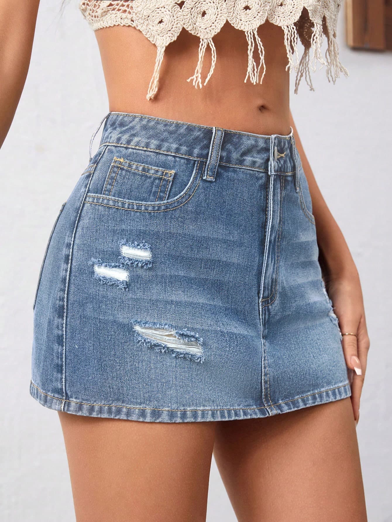 SHEIN Essnce Women's Casual Versatile Denim Mini Skirt With Pockets And Button Distressed Design, Suitable For Dates And Outings