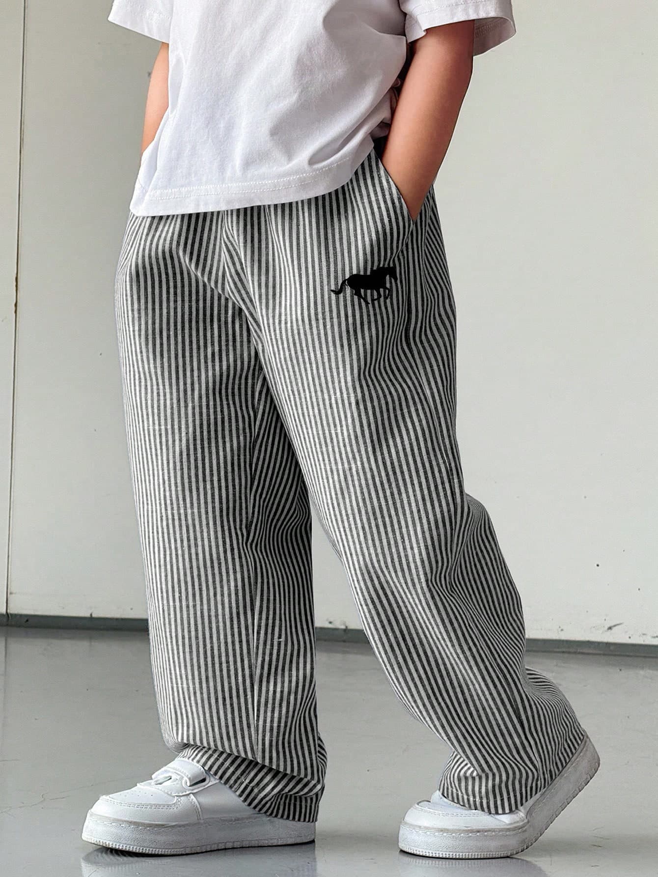 SHEIN Kids Tween Boy Casual Streetwear Preppy Striped Embroidered Pattern Woven Straight Leg Pants With Pockets, Lightweight Comfortable Versatile For Outings, Vacation, Photos, School, Sports, Parties, Suitable For Spring And Summer
