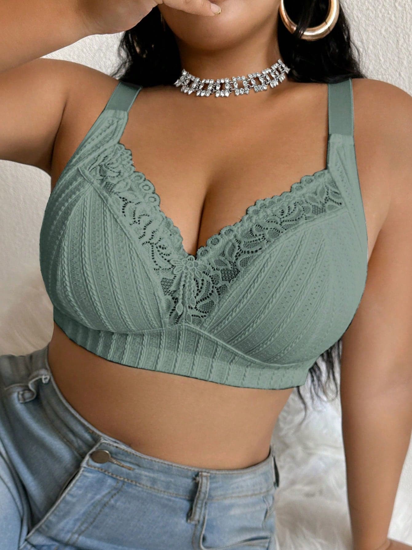 DesireSculpt 1pc Plus Size Lace Patchwork Wireless Bra