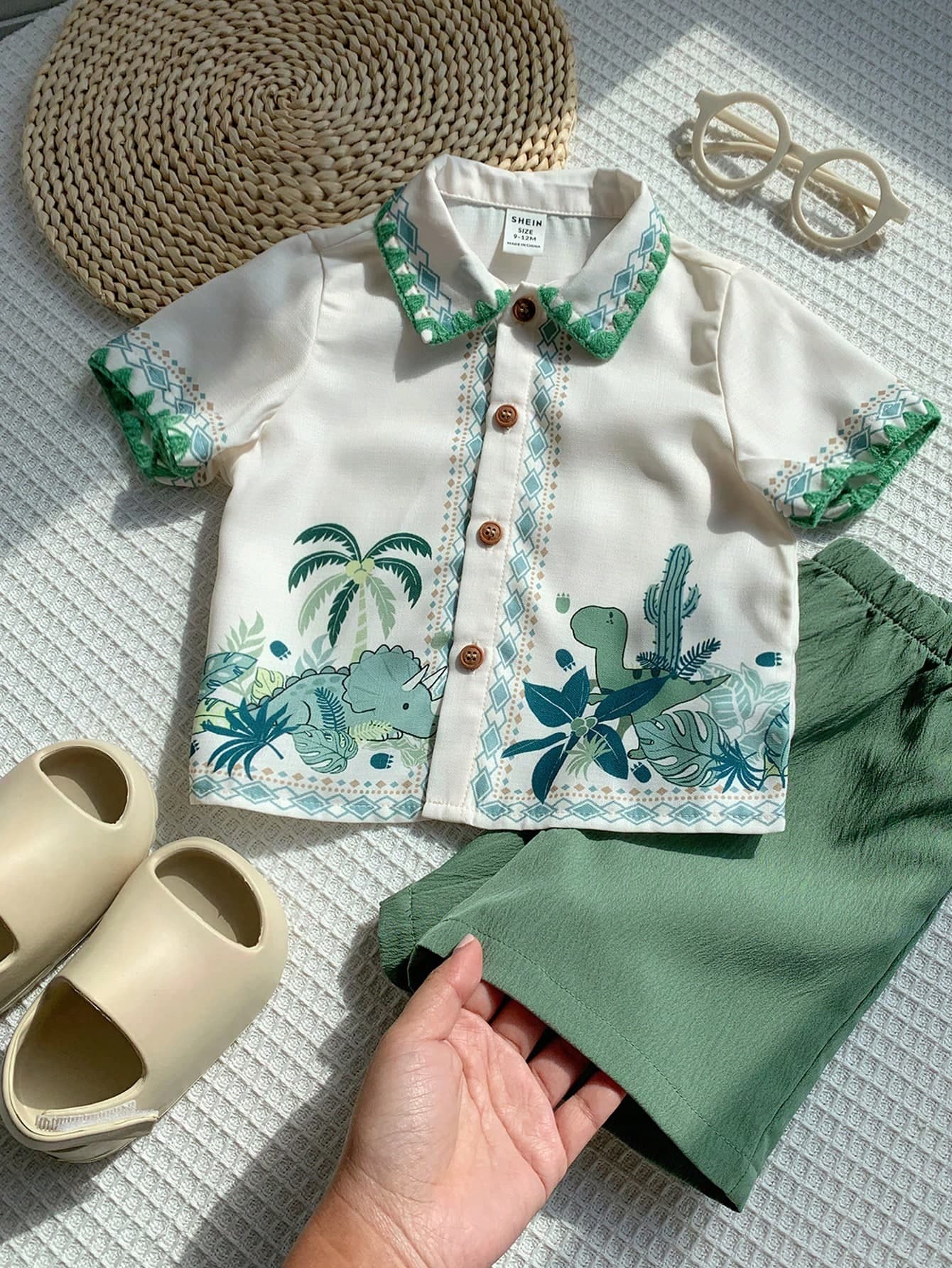 SHEIN 2pcs/Set Unisex White Baby Summer Cute Graphic Vacation Holiday Dinosaur Print Short Sleeve Shirt And Shorts,Spring/Summer Tropical Beach Outfit