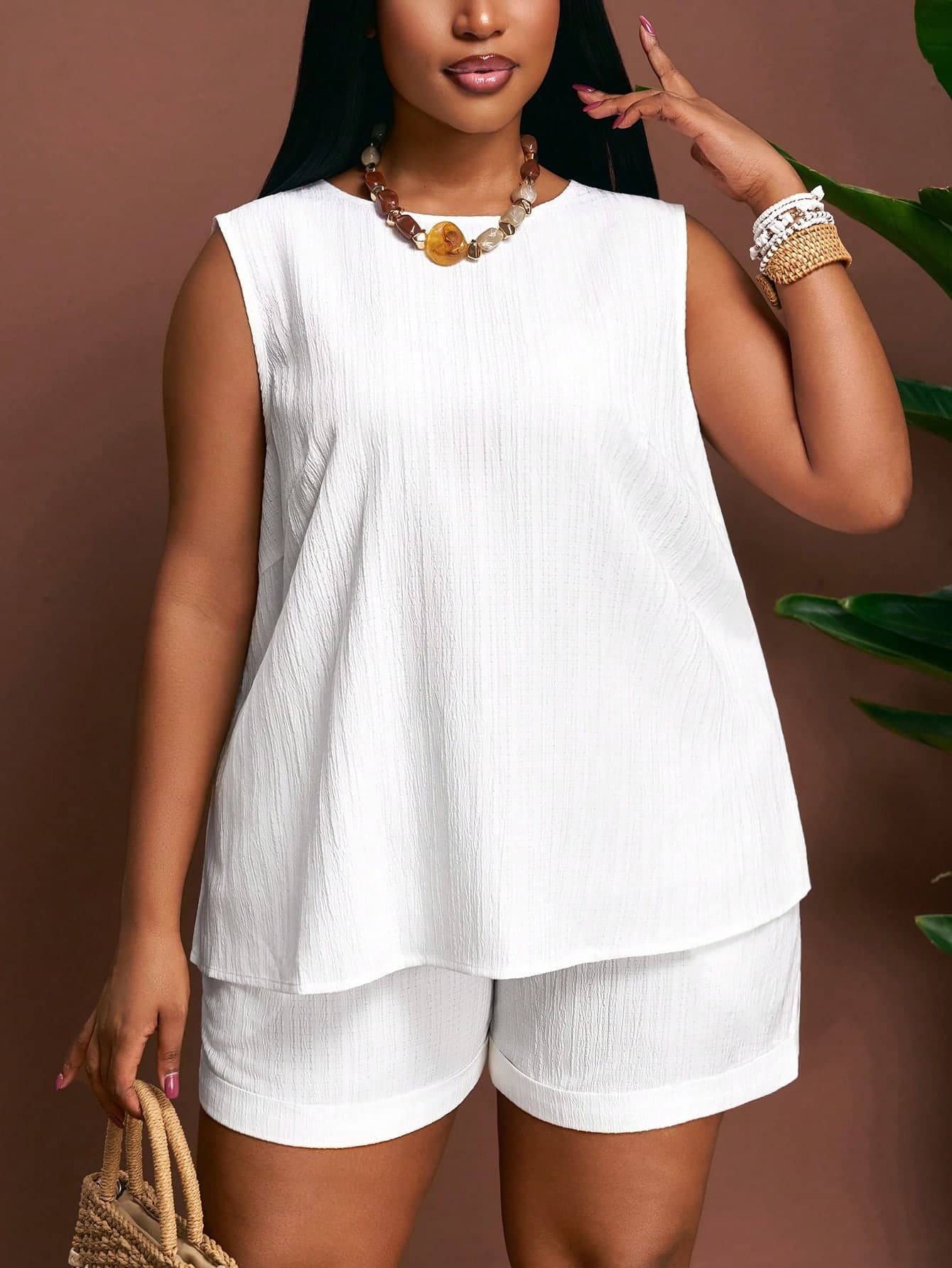 Slaydiva Plus Size Women's Silky White 2 Pieces Outfit,Boho Summer Holiday Vacation Set,Sleeveless Round Neck A-Line Top And Shorts,Casual Minimalist Beachwear