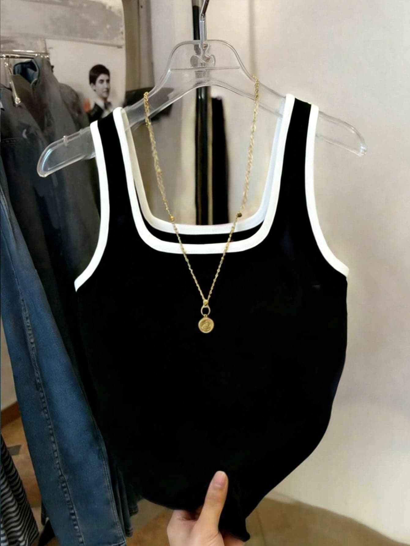Resyla Best-Selling Contrast Color Crew Neck Fitted Women Tank Top