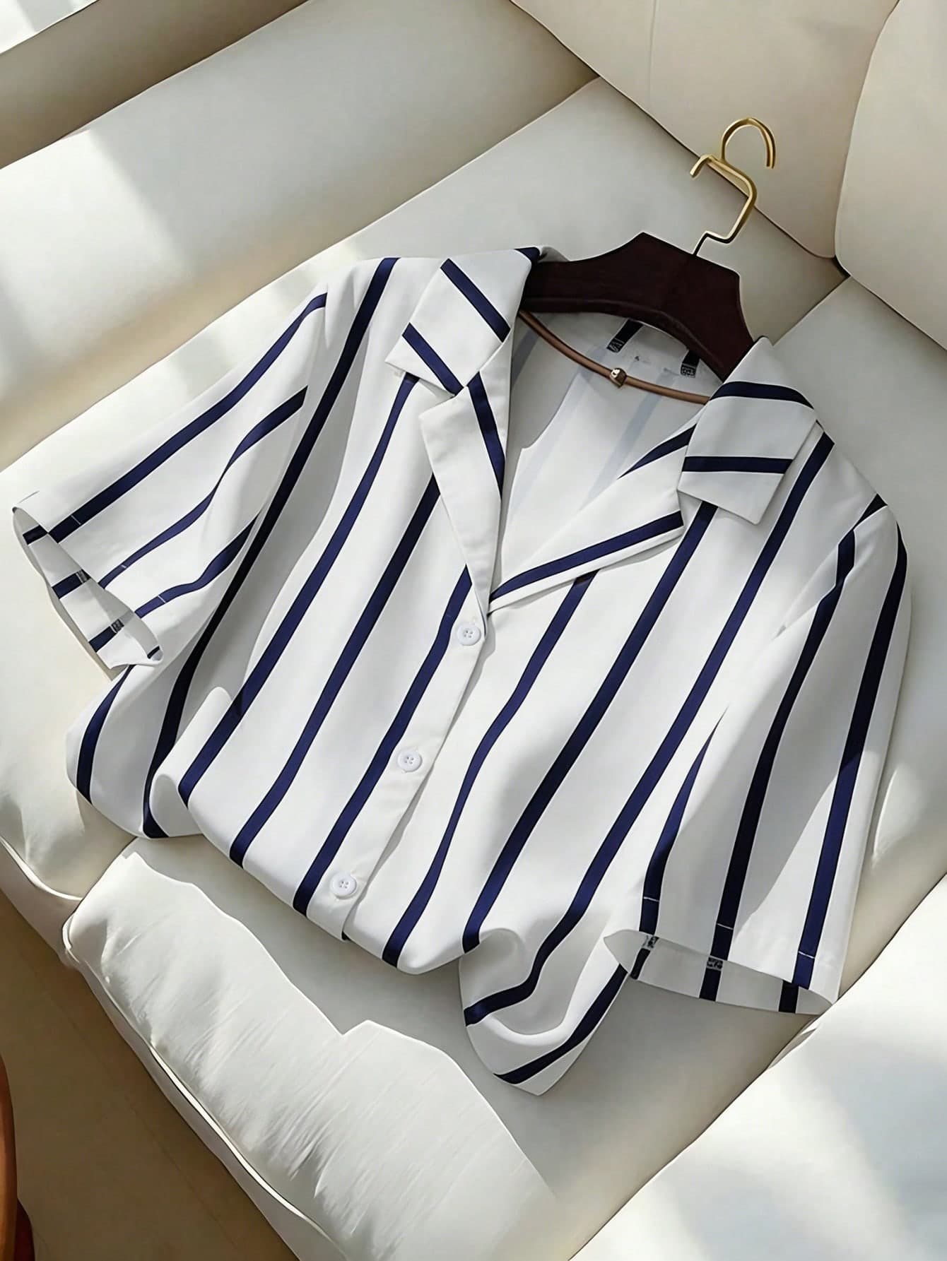 Franclia Women's Summer Navy And White Striped Shirt,Casual Short-Sleeved Lapel V-Neck Blouse,Elegant Office Tops,Slim-Fitting Holiday Beach Party Wear Shirts