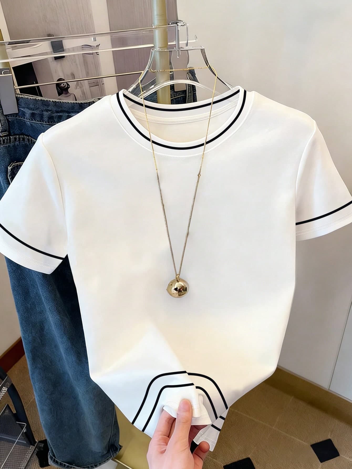 SHEIN Classic White Striped Print Casual Fitted T-Shirt For Women, Versatile Design For Daily Wear, Student, Outdoor, Outings