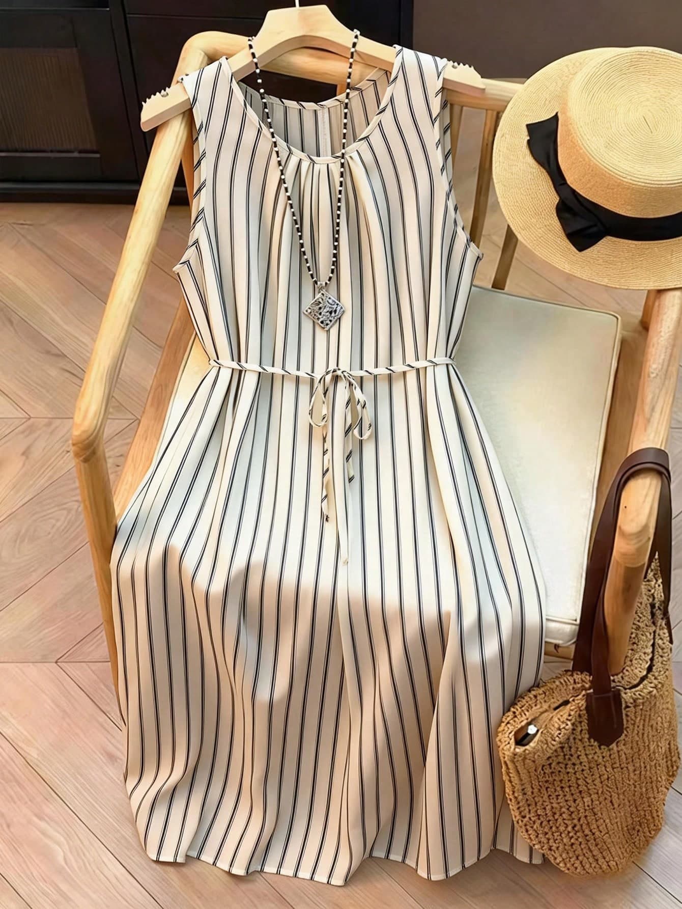 GlowEve CURVE Plus Size Women's Black And White Vertical Pinstripe Print Round Neck Pleated Sleeveless Summer Vacation,Holiday,Elegant,Smart Casual Tie Waist Dress