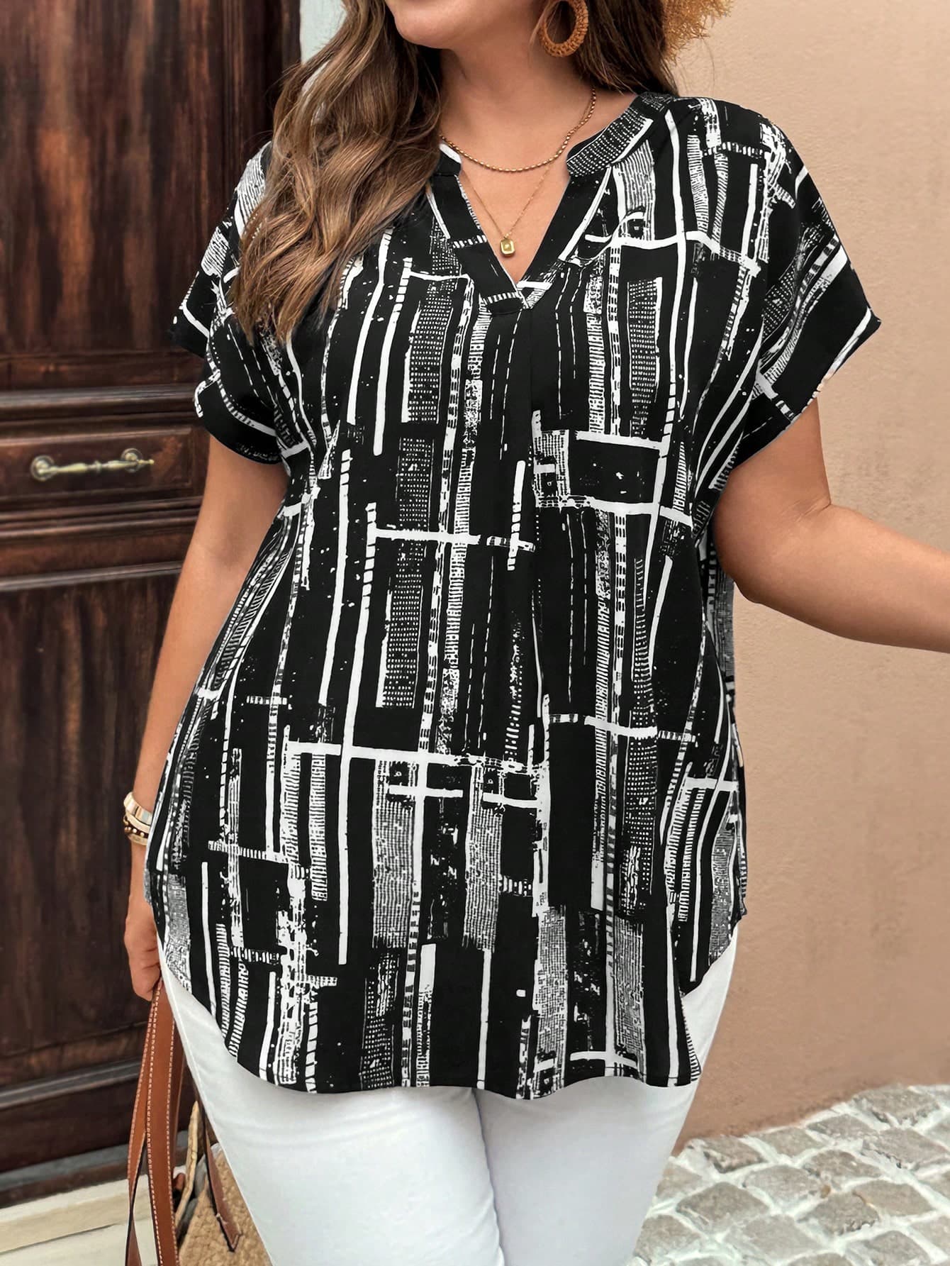 EMERY ROSE Plus Size Women's Geometric Print V-Neck Batwing Short Sleeve Casual Shirt