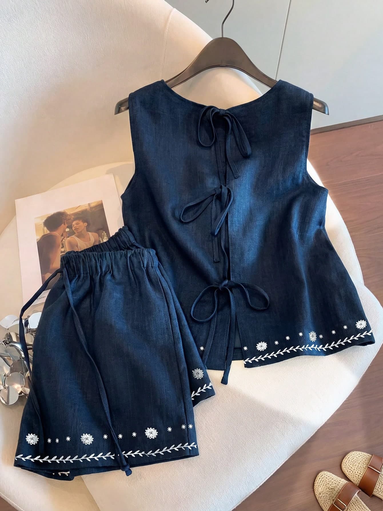 Franclia Women's Summer Casual Holiday Navy Blue Floral 2 Pieces Sets,Round Neck Sleeveless Tie Front Woven Camisole & Positioning Print Shorts Vacation Suit