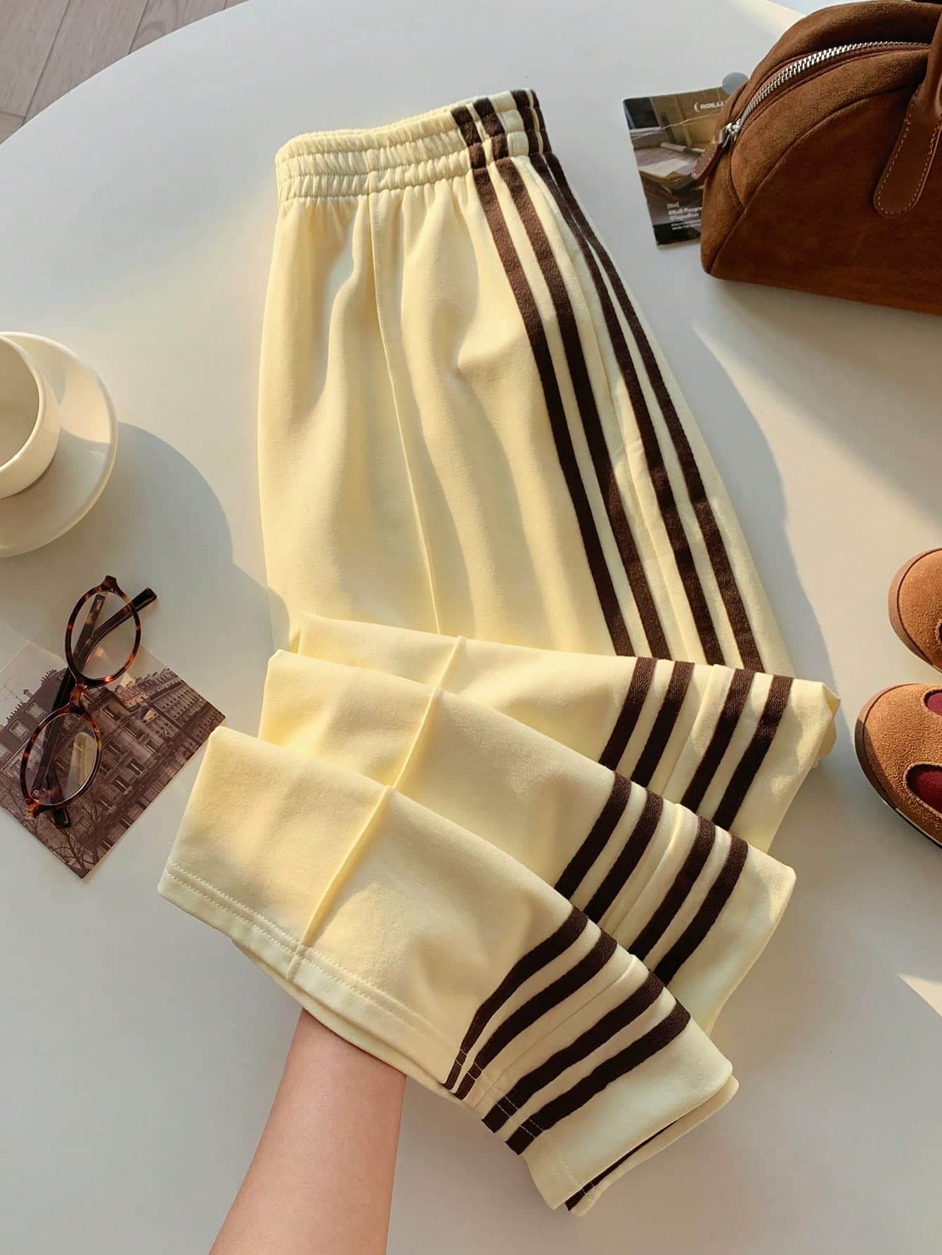Tween Girl Cream Side Stripe Wide Leg Pants & Elastic High Waist Design & Dual Side Contrast Stripe & Loose Straight Fit & Skin-Friendly Fabric & Casual Sporty Style Tween Girl Long Pants & Spring/Autumn Daily Outing School Outfit & Unique Design Comfortable Tween Girl Wear