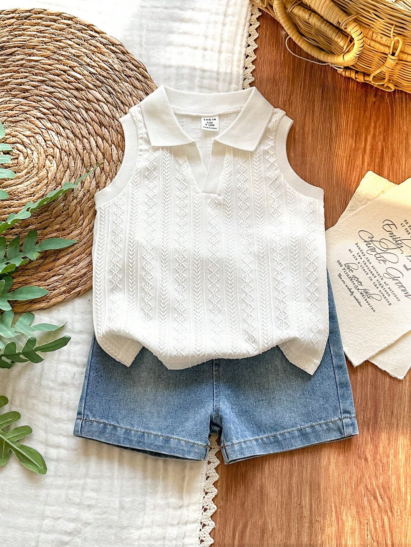 SHEIN Vintaside Kids Baby Boy White Summer Casual Family Matching Set,Sleeveless Minimalist Collar Top With Fashionable Washed Denim Shorts,Versatile Outfit For Daily