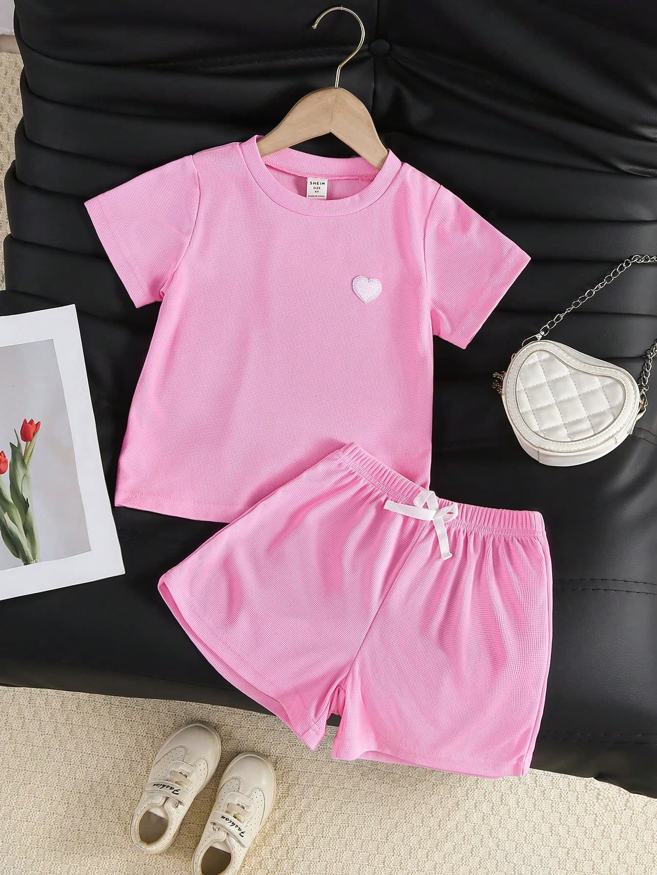 SHEIN Genkimix Kids Girls Cute Heart Embroidery Knit Short Sleeve T-Shirt And Shorts Set,Light Pink Summer Fashionable Casual Sportswear Outfit For Young Children,Daily