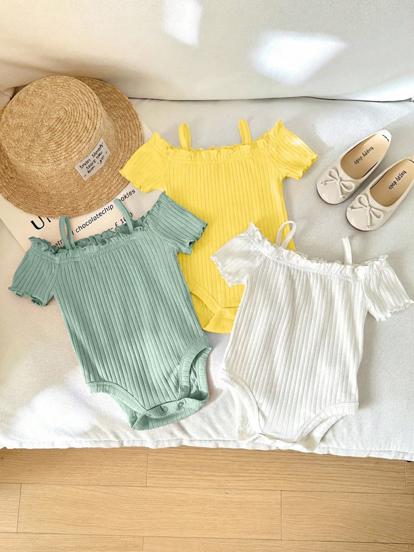 SHEIN LMoss Kids 3pcs/Set Newborn Baby Girl Casual Cute Minimalist Solid Color Off-Shoulder Short Sleeve Bodysuit, Baby Girl