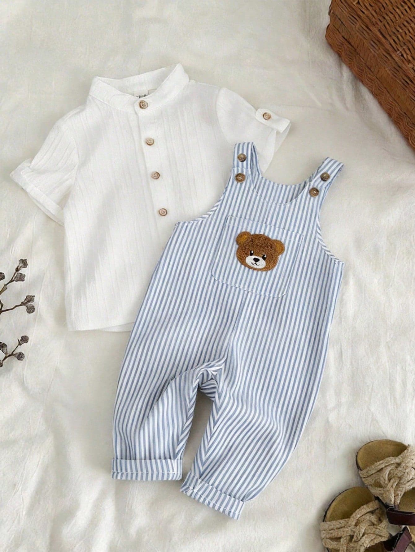 SHEIN Baby Boy/Girl Blue White Stripe Summer Casual Cute Family Matching Bear Pattern Bib Jumpsuit,Newborn Romper With Bib Overalls & Bucket Hat Set
