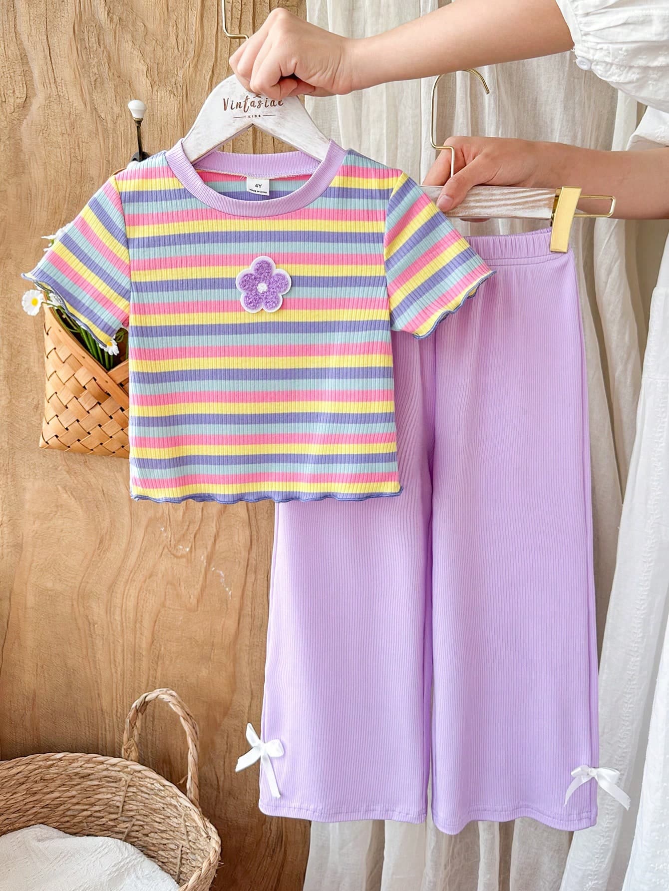 SHEIN Vintaside Kids 2pcs/Set Young Girls Textured Fabric T-Shirt With 3D Floral Decor & Casual Pants, Suitable For Home & Casual Outings