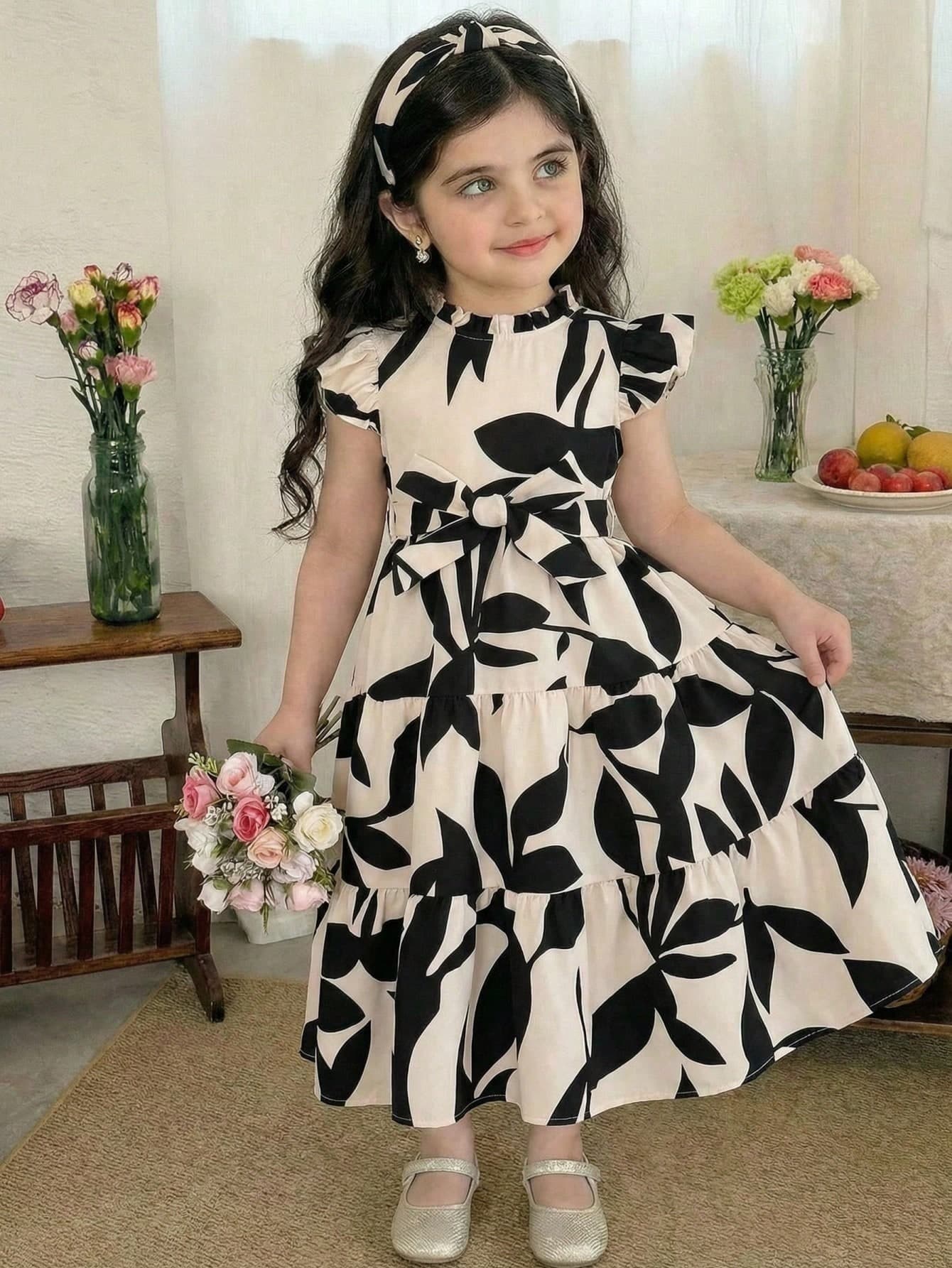 SHEIN LMoss Kids Young Girl Summer Vacation Style All-Over Print Ruffle Armhole Tie Waist Tiered Hem Dress,Vintage Flare Dresses For Kids,Black And Cream Girls