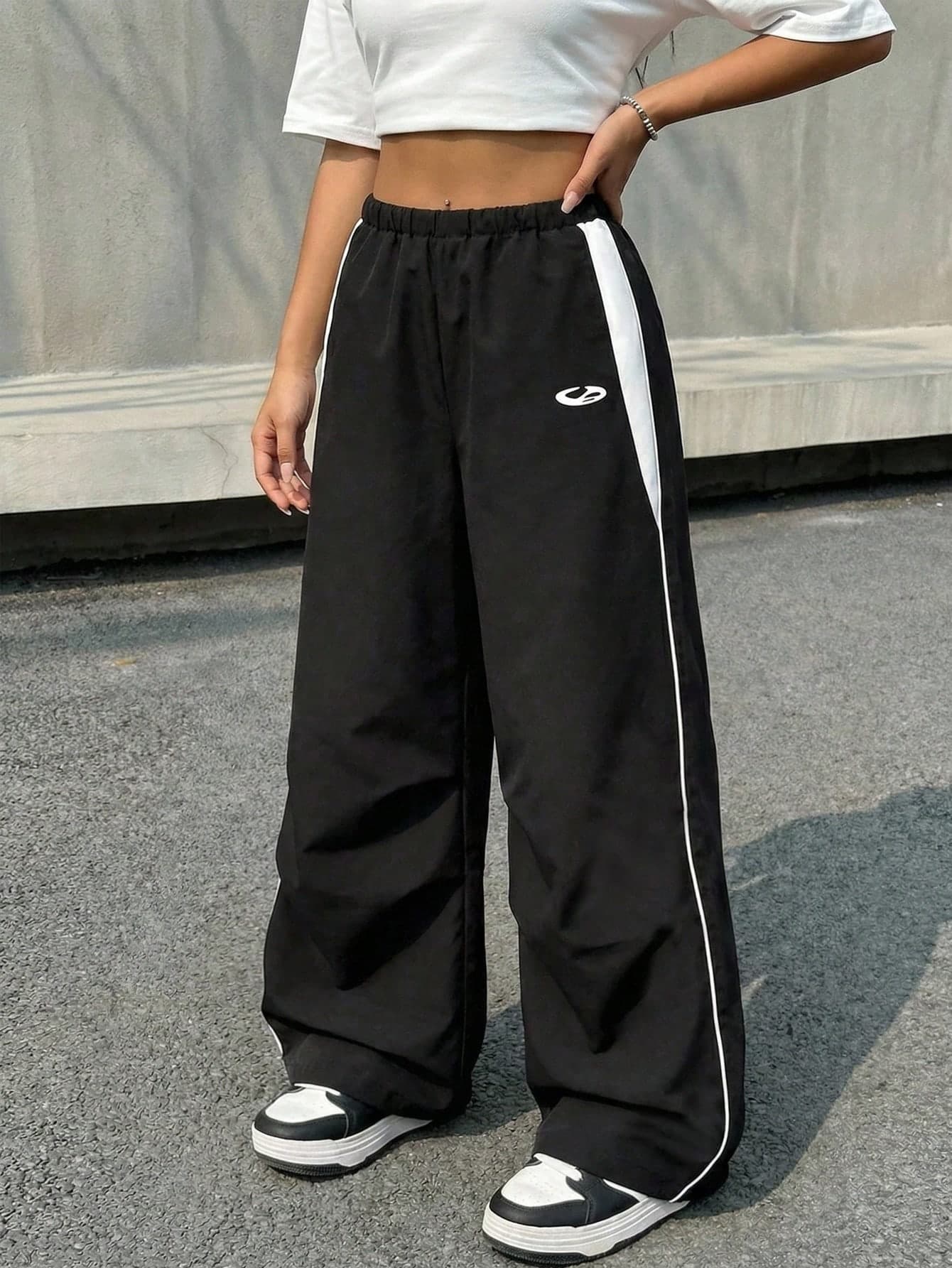 SHEIN Tween Girls' Casual Loose Woven Pants,Black Contrast Color Athletic Pants For Summer,School,Back-To-School,Versatile Sports & Street Style Trouser