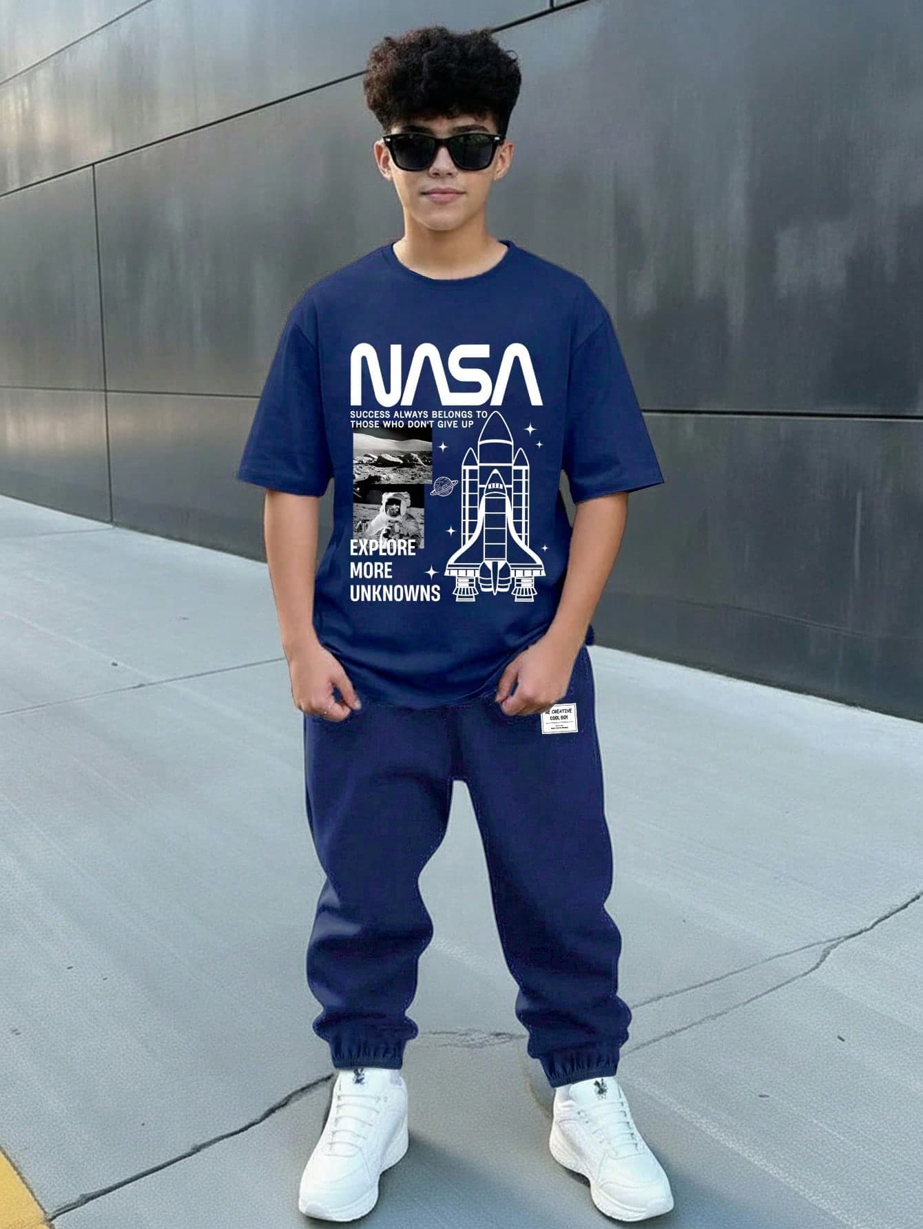 SHEIN Tween Boy Navy Blue Astronaut T-Shirt And Pants Set,Y2K Casual Minimalist Sporty Loose Short Sleeve Crew Neck Outfit For Summer,School,Everyday Wear