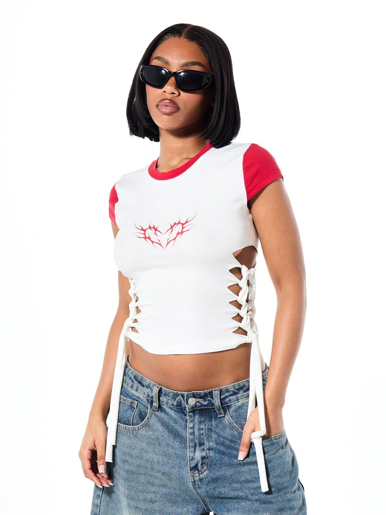 SUMWON WOMEN Heart Print Lace Up Side Detail Contrast Trim Short Sleeve Crew Neck Fashion Top Y2K Street Wear Y2k Grunge Streetwear Style Casual Tee Night Out
