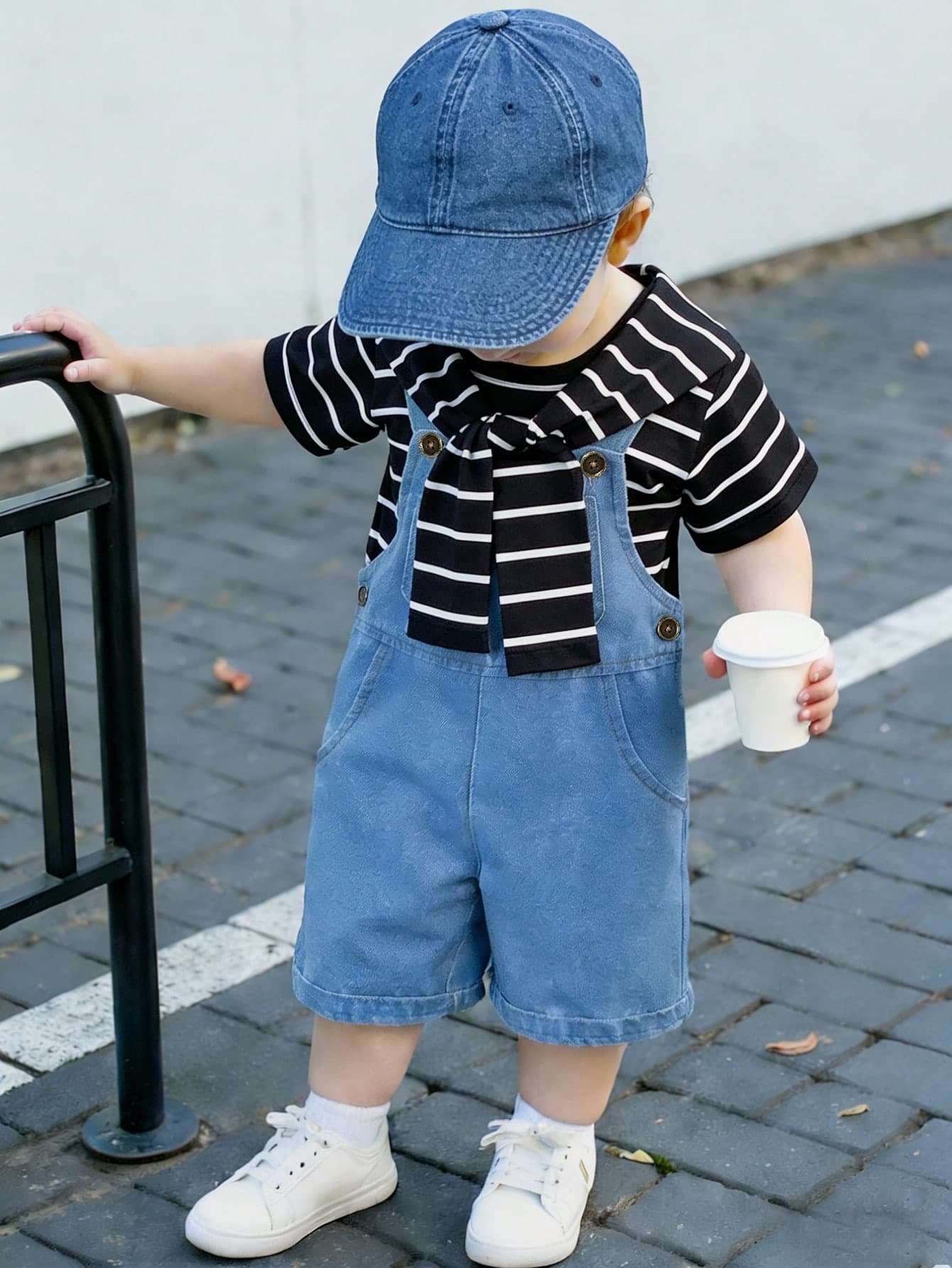 SHEIN Playful Pals 3pcs/Set Baby Boy Black And White Striped Summer Casual Family Matching Shawl Collar Short Sleeve T-Shirt And Adjustable Denim Bib Pants 6M-3T Toddler