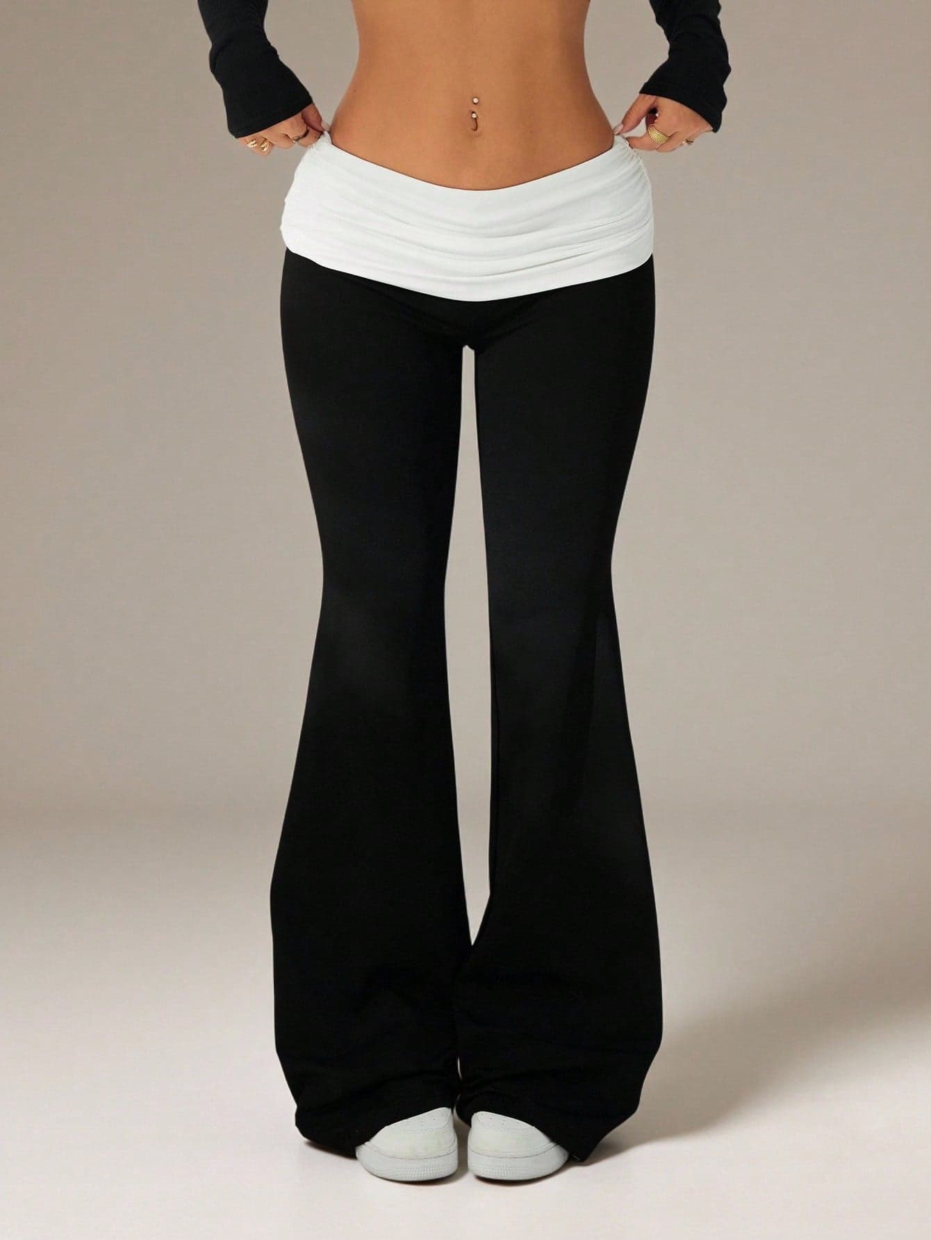 SHEIN PETITE Women's Casual Contrast Color Fold-Over Waist Flare Pants Black And White Pants Fold Over Pants Maternity Pants Flared Leggings Maternity Clothes ,Petite Women