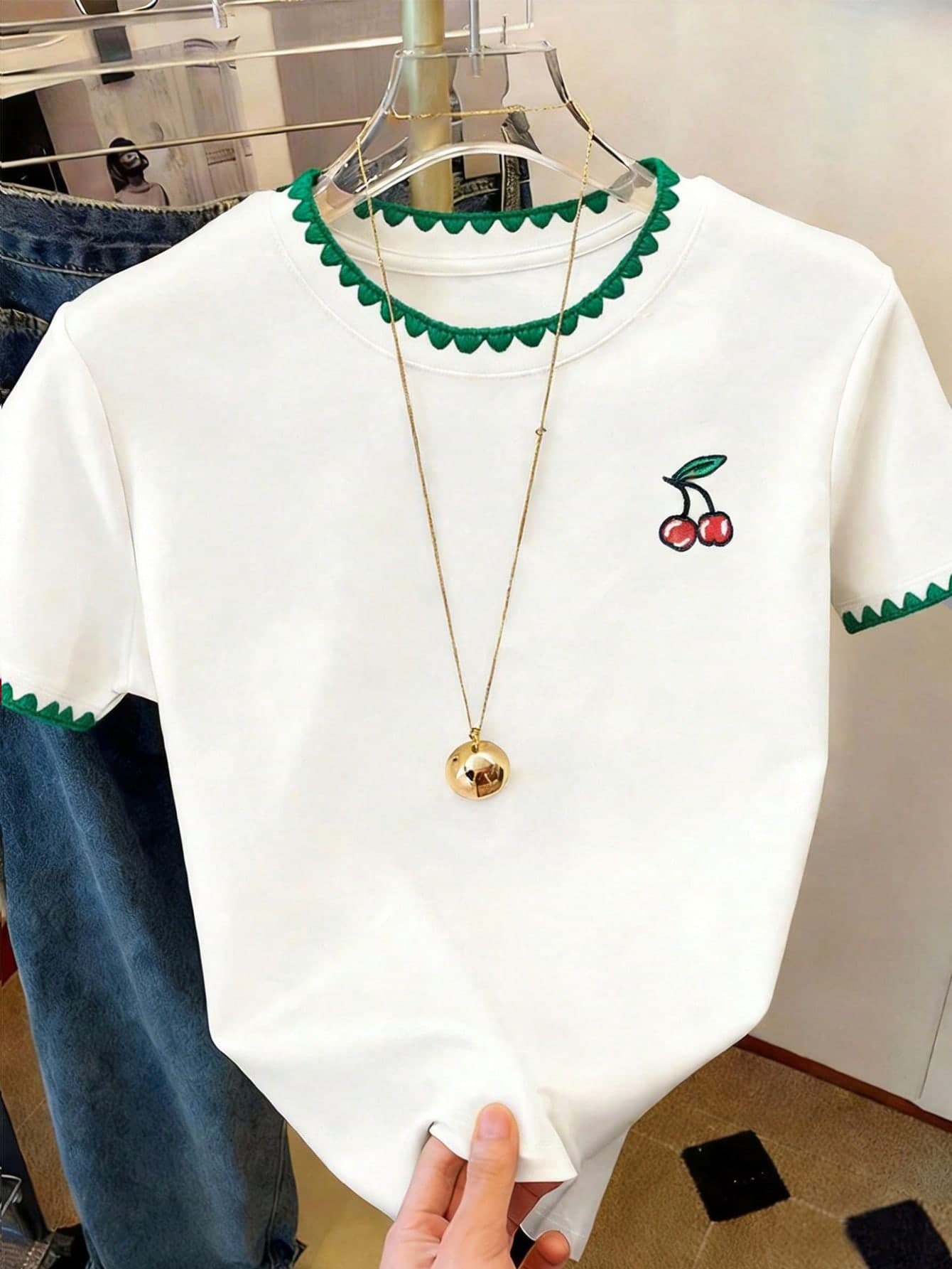 SHEIN Women's Summer New Graphic Design Tee, Dog Tooth & Cherry Embroidery, White, Fashionable & Versatile, Suitable For Dates, Women's Short Sleeve T-Shirt