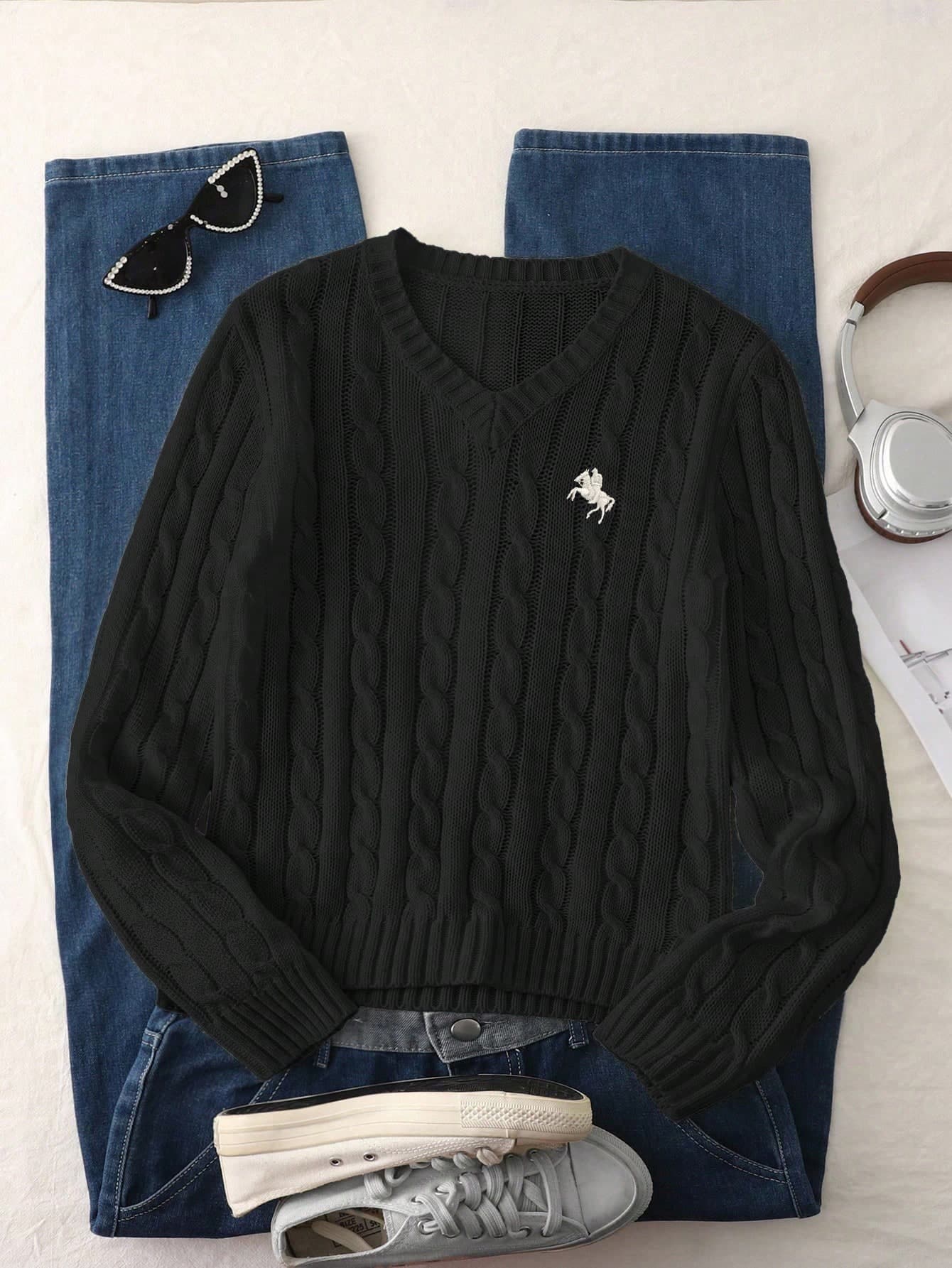 SHEIN 1pc Women's Classic Cable Knit Pullover Sweater,V-Neck Slim Fit Long Sleeve Top With Horse Embroidery,Black And White,Winter,Holiday,Back-To-School