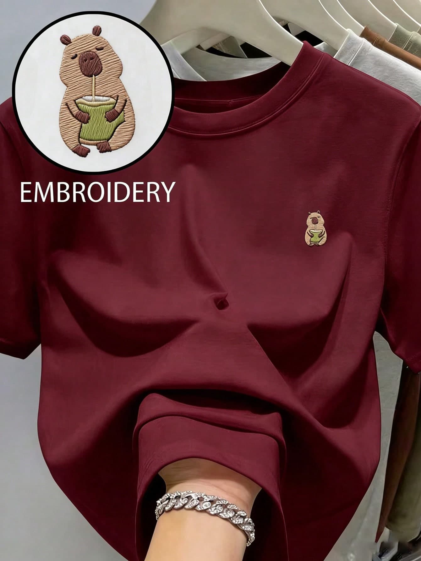 Resyla Women's Round Neck Capybara Embroidery T-Shirt - Round Neck Casual Top - Lightweight T-Shirt Suitable For All Seasons