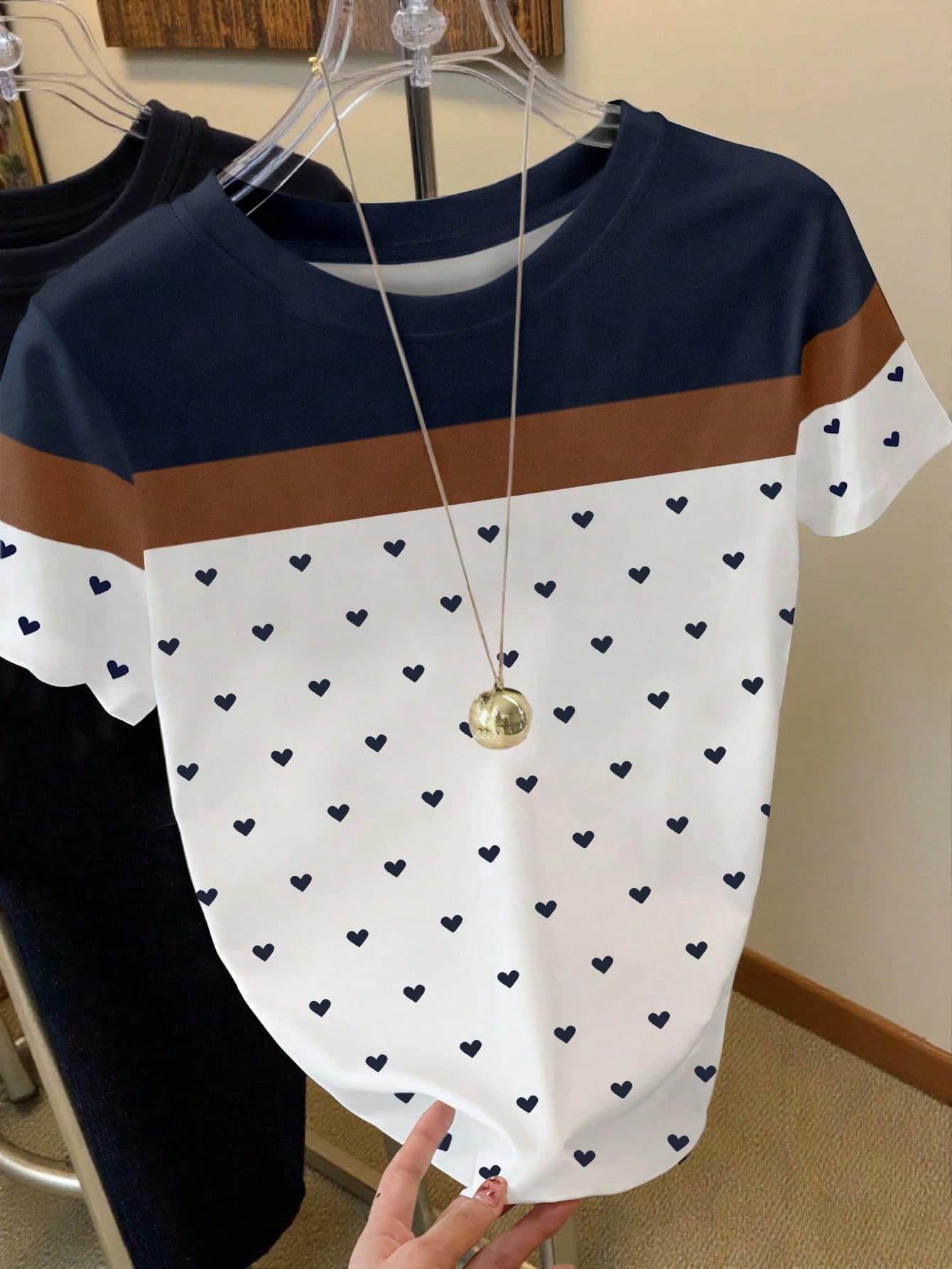 Resyla Women's Heart Shape Dot Print Color-Blocked White T-Shirt,Navy Blue And White,Summer,Casual,Occasion,Fashion Stylish Top,Gift For Mom Sisters Sisters