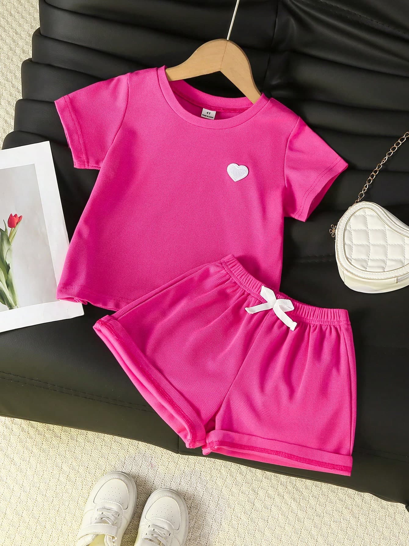 SHEIN Genkimix Kids Girls Fashionable Cute Heart Embroidered Knit Short Sleeve T-Shirt Tops Set, Suitable For Casual, Sports, Outdoor, Holiday