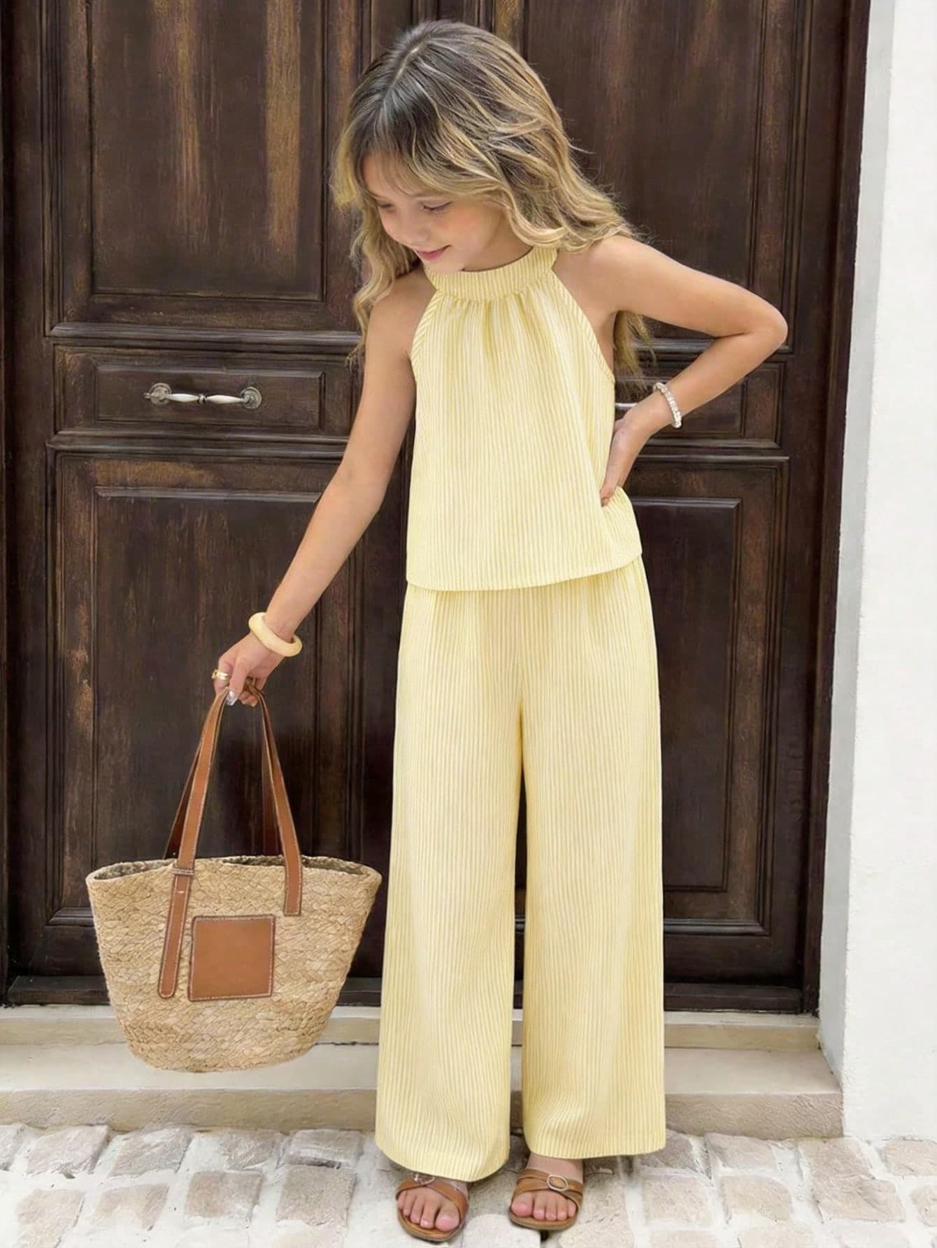 SHEIN Sparklyn Tween Girls' Vacation Versatile Striped Halter Top And Pants Set, Refreshing And Energetic, Suitable For Vacation, Travel, And Various Occasions