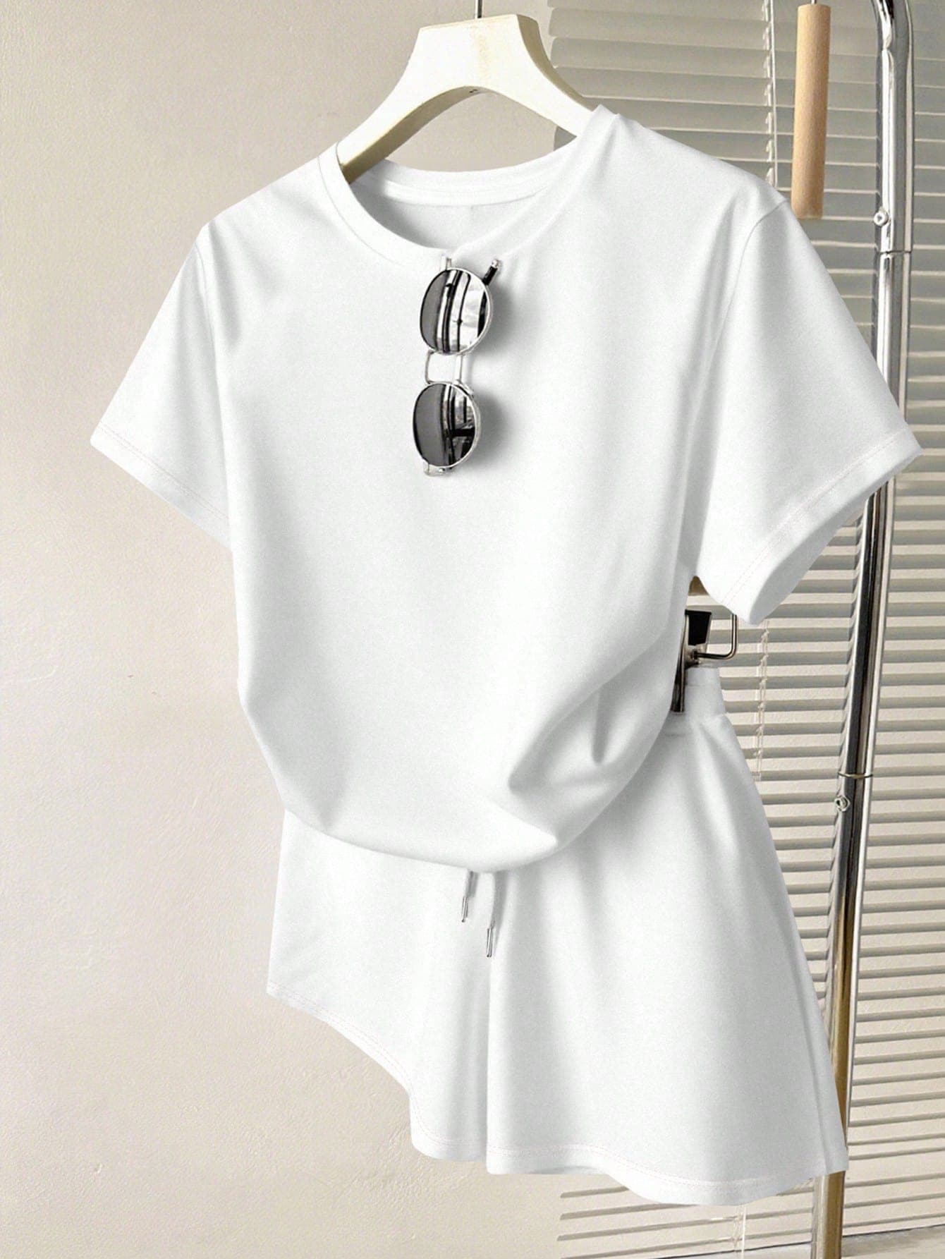 SHEIN Women's Solid Color Short Sleeve Loose T-Shirt And Shorts Set
