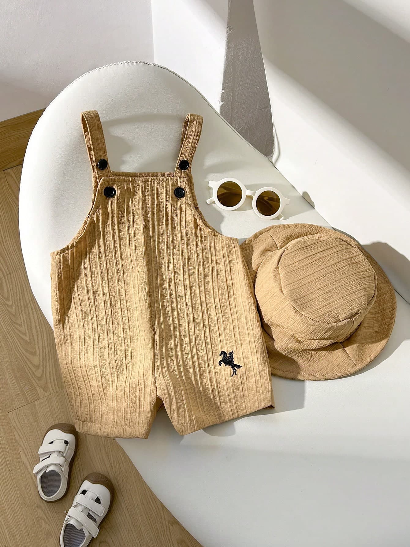 SHEIN Unisex Newborn Baby Boy/Girl Casual Versatile White Romper With Bib Pants And Sun Hat Set, Suitable For Spring/Summer Wear At Home Or Outdoor