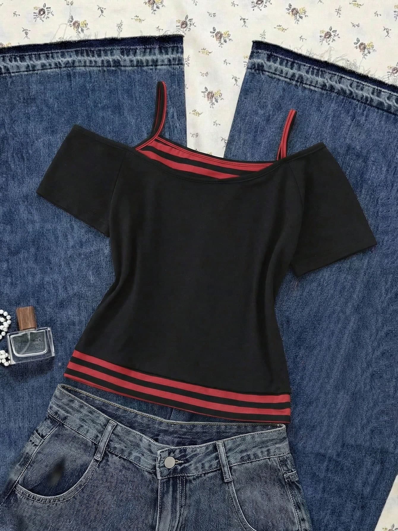 Tween Girls' Casual 2 In 1 Streetwear T-Shirt,Black Cold Shoulder Short Sleeve Top With Letter Slogan & Car Graphic For Summer,City Break Activities