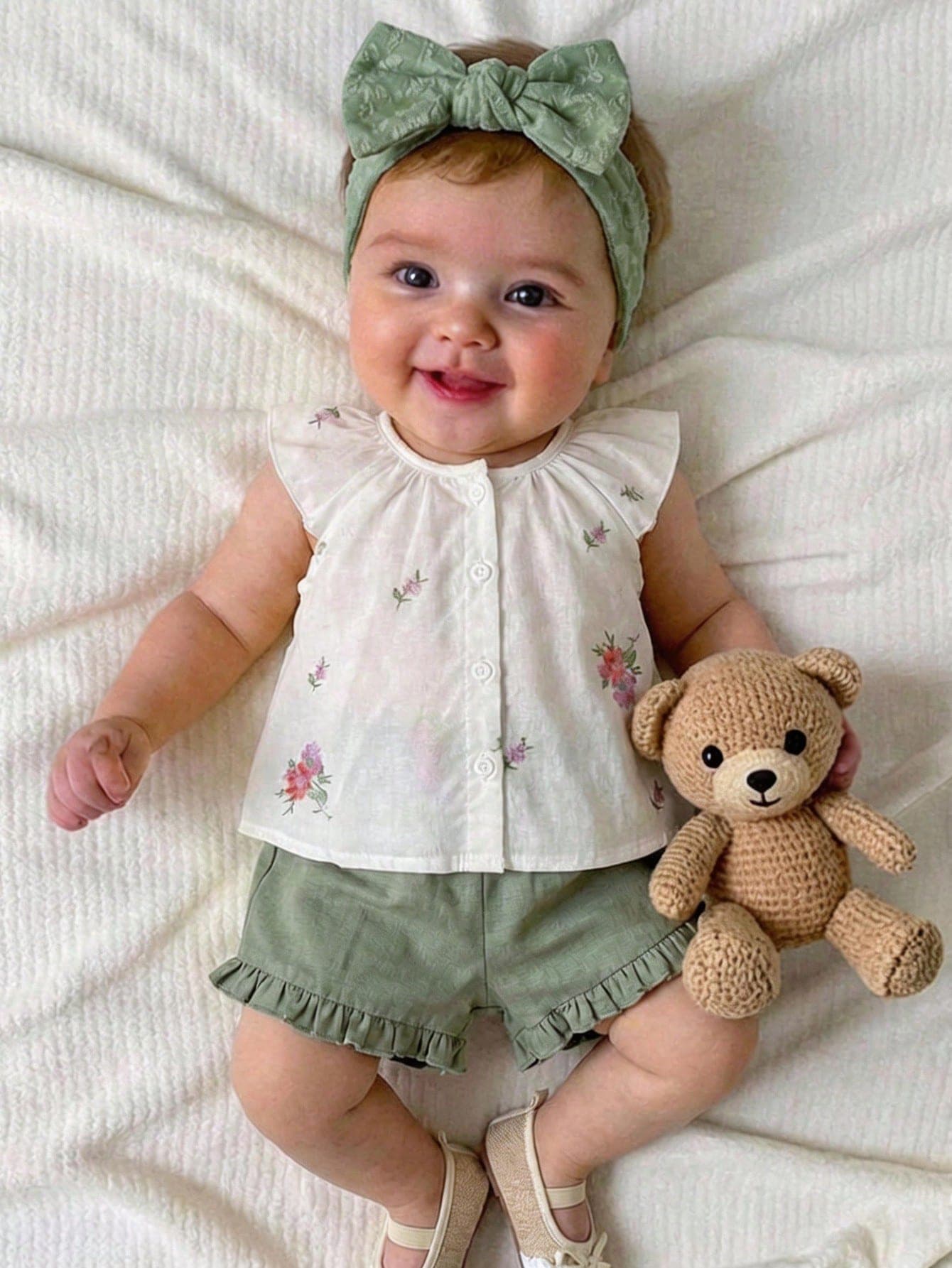 SHEIN Newborn Baby Girl 2-Piece Summer Cute Floral Embroidered Short-Sleeved Top And Green Shorts Set,Family Matching Vintage Outfits For Birthday Parties
