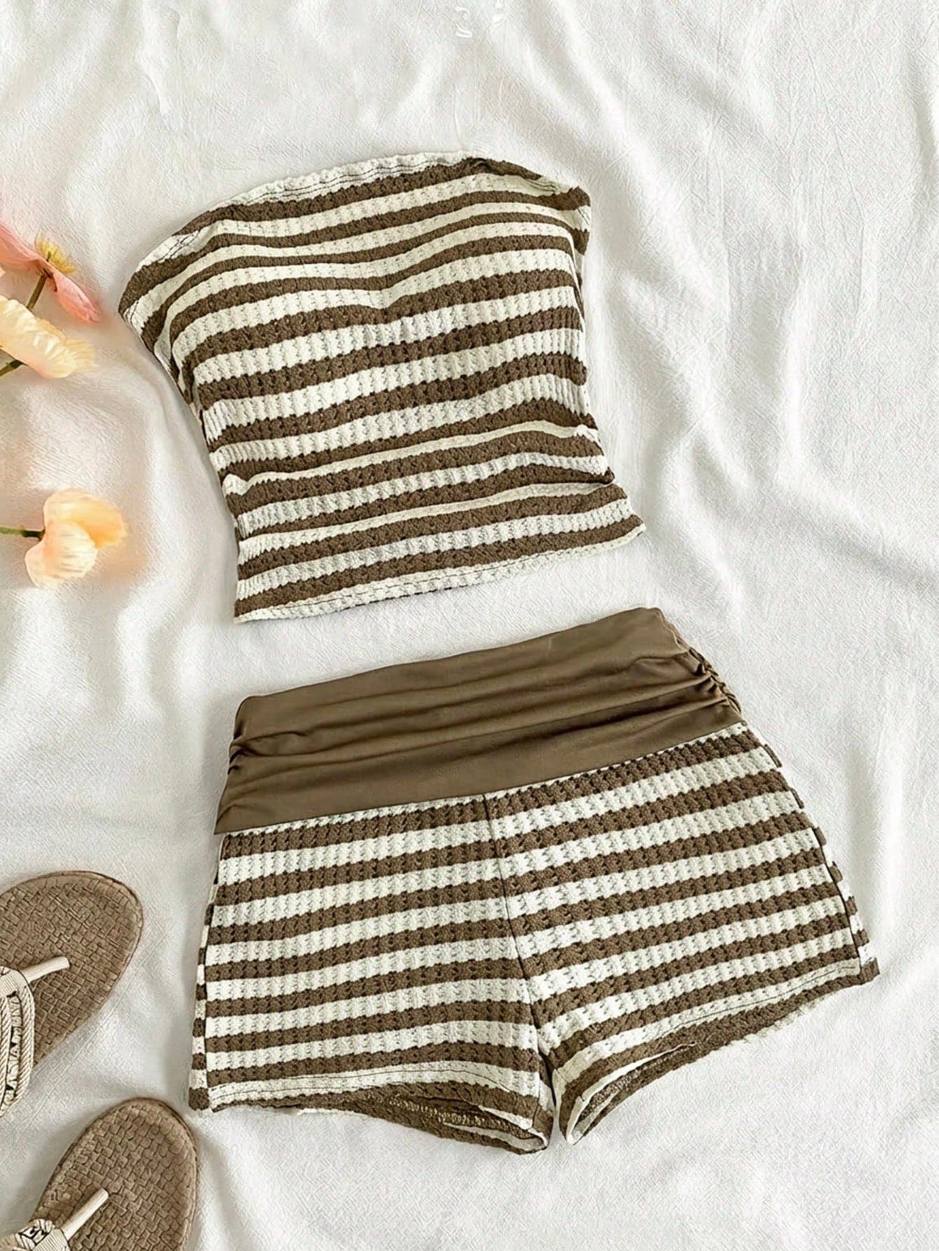 SHEIN Tween Girl Casual Minimalist Comfortable Striped Tube Top And Shorts Set