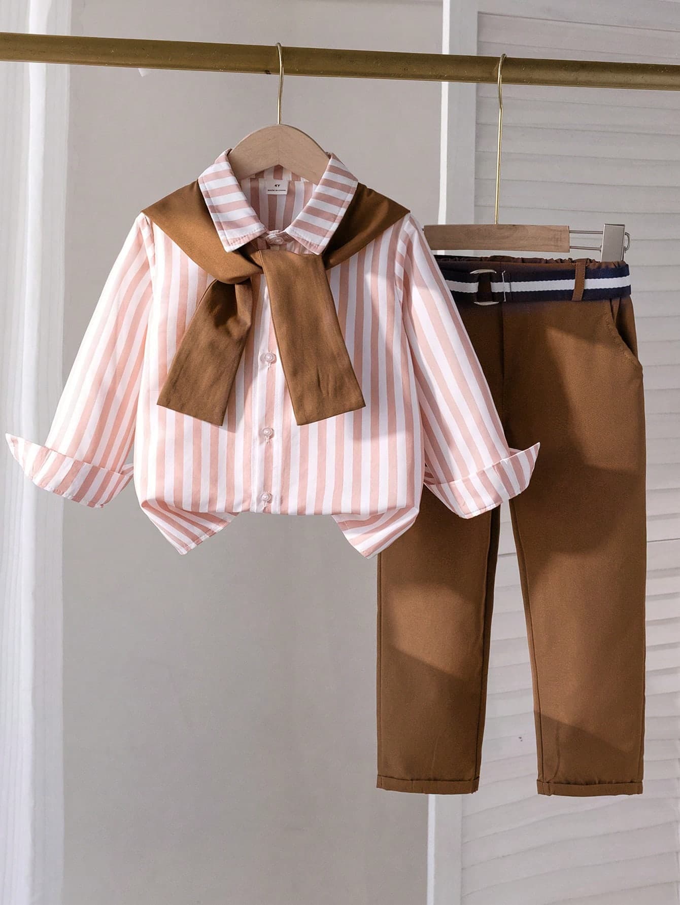 SHEIN Genkimix Kids Young Boys Classic Striped Long Sleeve Shirt And Cape,Navy Blue Suit Pants,Gentleman Outfit For Birthday,Wedding,Family Matching,Back-To-School Season