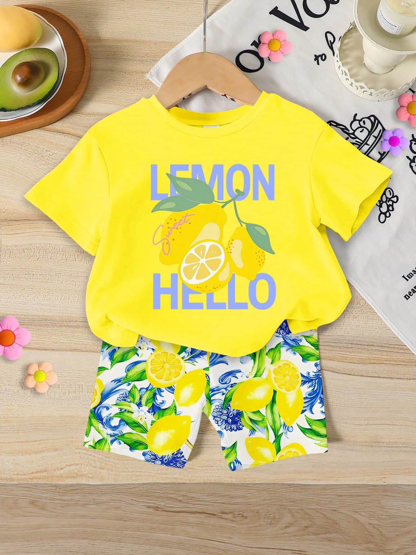 SHEIN 1 Set Baby Girls' Sweet Cute Lemon Fruit & Letter Print Vacation Style Short Sleeve Round Neck T-Shirt And Shorts Set, Suitable For Spring To Summer
