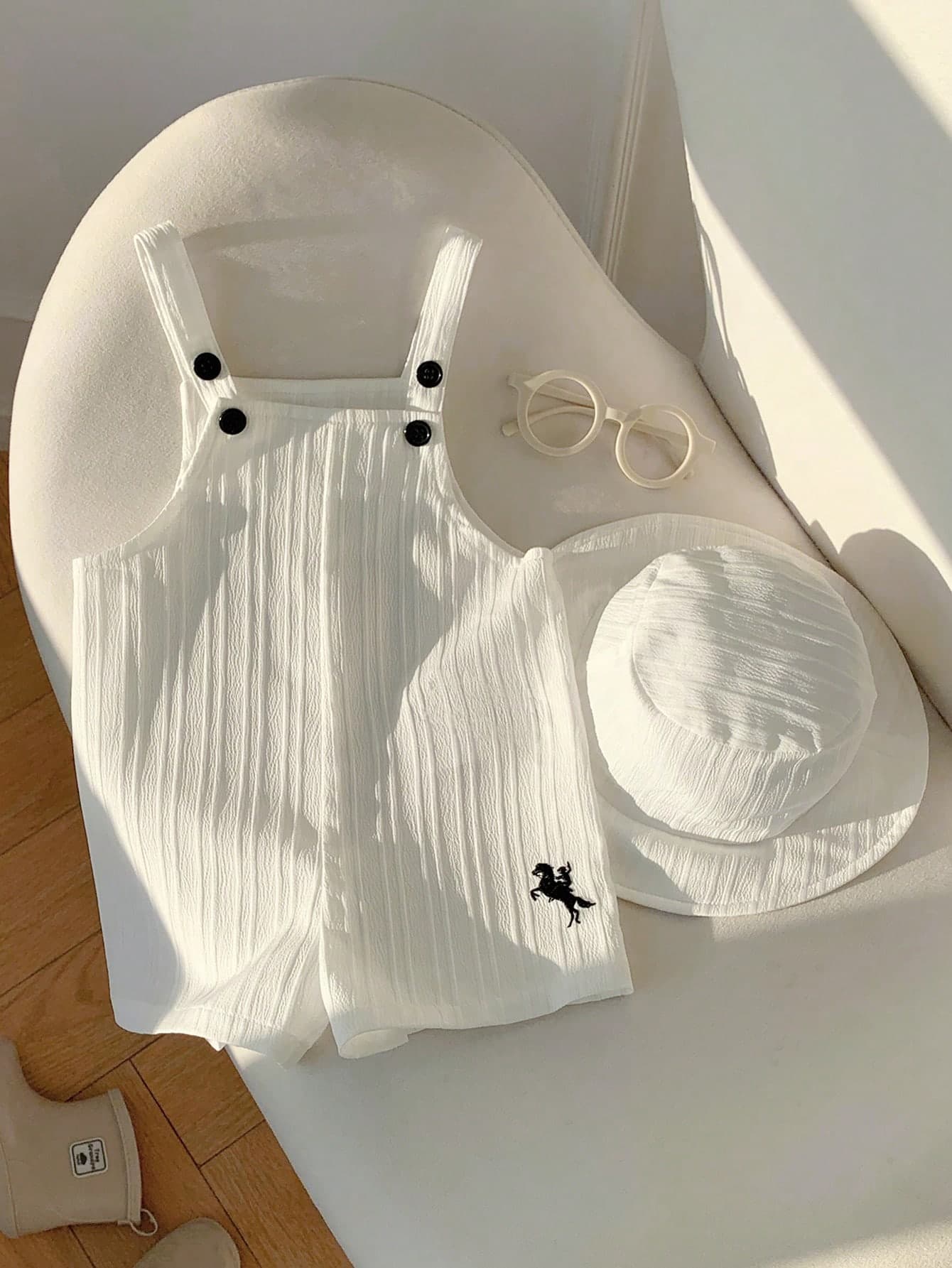 SHEIN Unisex Newborn Baby Boy/Girl Casual Versatile White Romper With Bib Pants And Sun Hat Set, Suitable For Spring/Summer Wear At Home Or Outdoors
