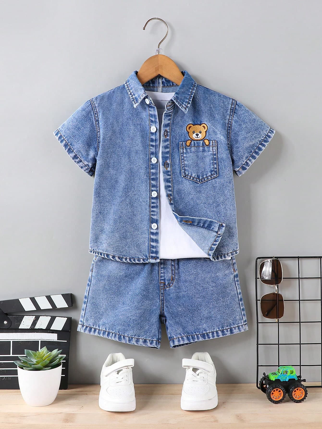 SHEIN Genkimix Kids Young Boys' Summer Blue Bear Embroidery Denim Set,Short Sleeve Shirt And Shorts,Lapel Design Cotton Comfortable Handsome Casual Style Daily Wear