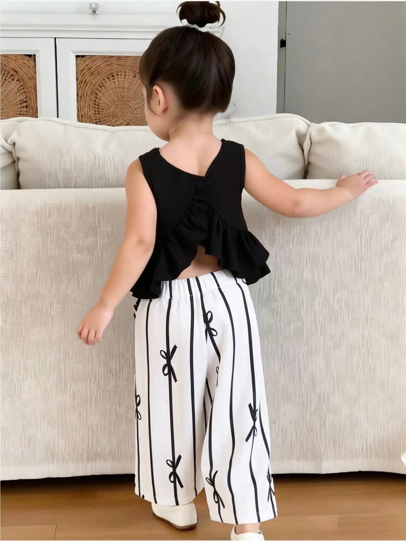 SHEIN Elladie kids Young Girl Summer Matching Family Vacation Clothes, Solid Color Ruffle Hem Sleeveless Top And Striped Wide Leg Pants Casual 2-Piece Set Girl Outfit
