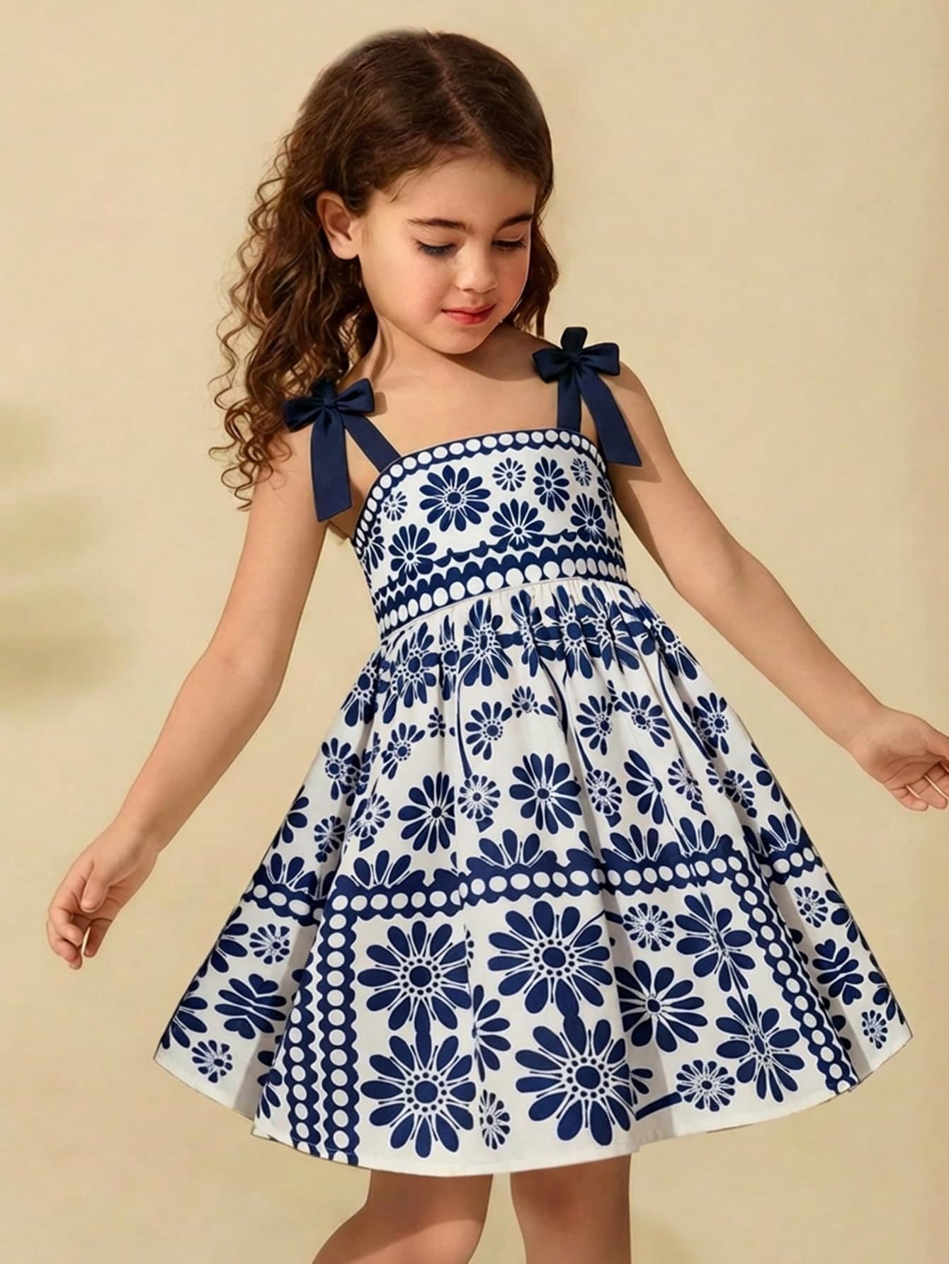 Travachic KIDS Young Girl Ditsy Floral Pleated Camisole Dress Girls Vacation Style Blue And White For Summer Dresses Jacquard Little