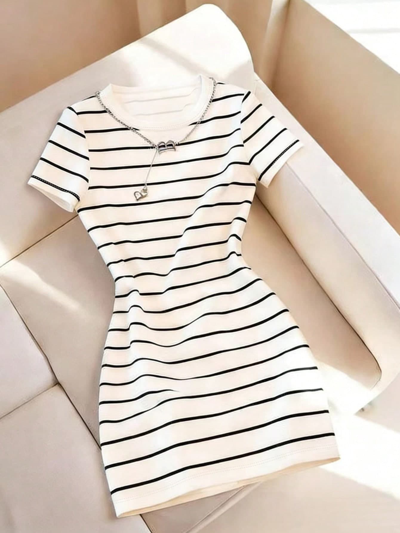 Franclia Women's Black And White Striped Knitted Short Sleeve Tee Dress,Summer Casual Vacation Outfit,Crew Neck Slim Fit Knee Length Nautical Print Dresses