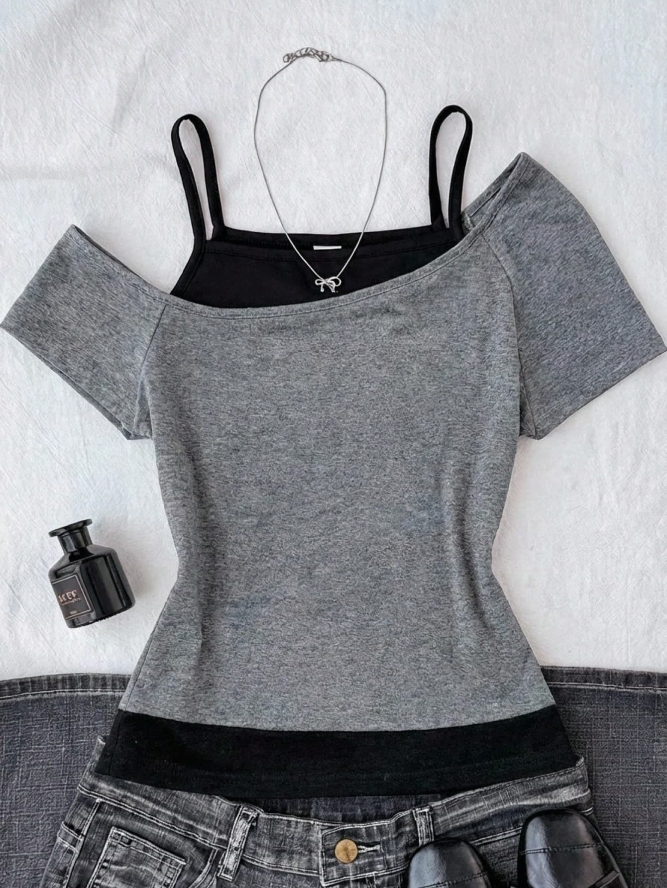 SHEIN Kids Y2K Contrast Color Black Spaghetti Strap Off Shoulder T-Shirt For Teen Girls, Fitted Gym Top,Women's Summer Streetwear Holiday Autumn