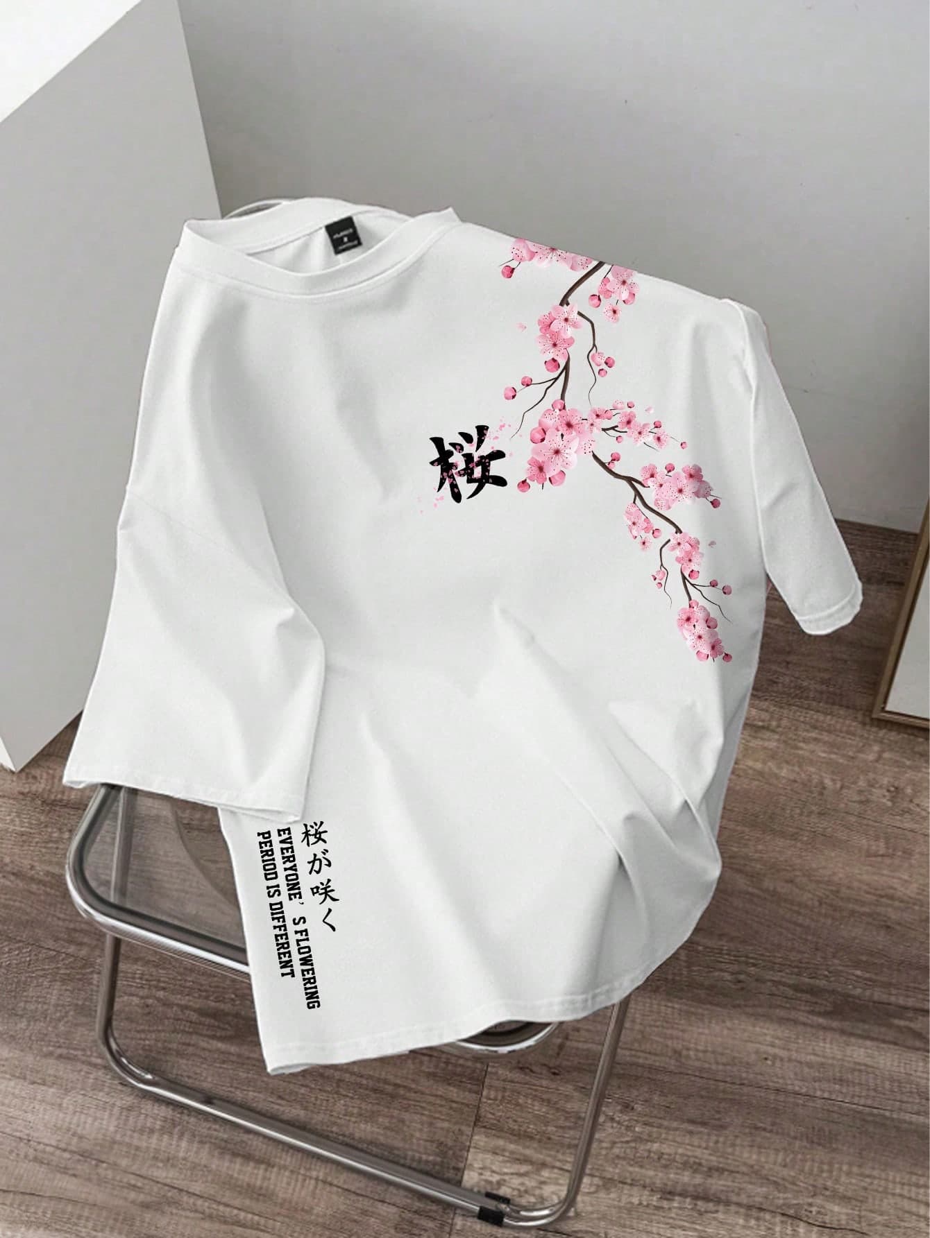Manfinity Joysei Men's Summer White Floral Oversized T-Shirt,Japanese Sakura Cherry Blossom Branch Graphic Print Kanji Letter Crew Neck Short Sleeve City Break Tee
