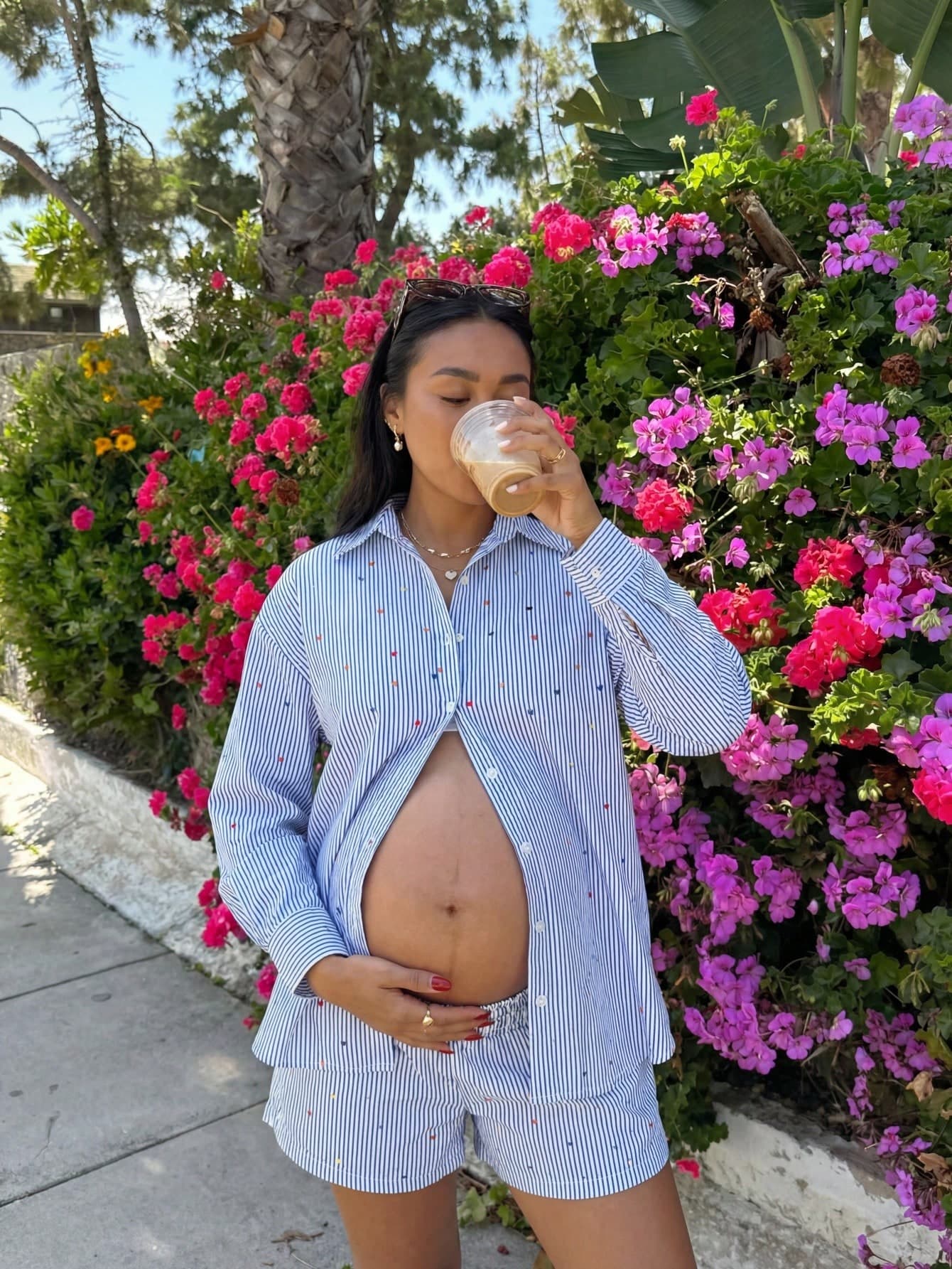 SHEIN 2pcs Maternity Baby Blue Heart-Striped Summer Outfits,Casual Drop Shoulder Button Shirt&Shorts Set For Holiday,Autumn Pregnancy Clothes For Photoshoot