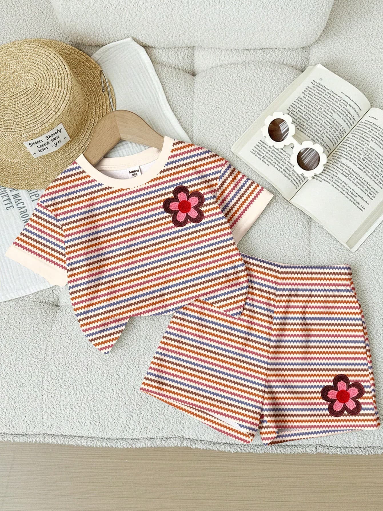SHEIN 2pcs Baby Girl Casual Pink Striped,Summer,Cute,Vacation Retro Floral Embroidery Soft Loose Round Neck T-Shirt And Shorts Set For Daily,Outing,Holiday