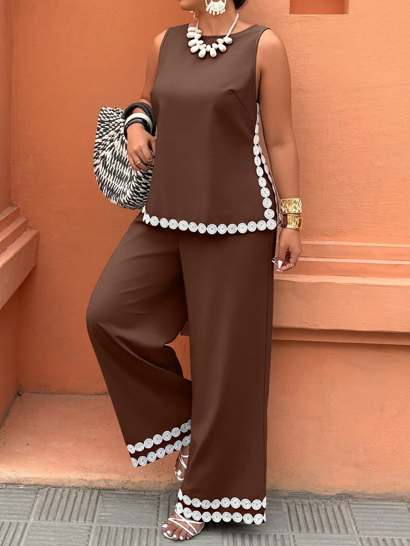 SHEIN LUNE Plus Size Women's Contrast Color Trim Sleeveless Split Leg Jumpsuit, Casual Vacation Outfit, Fashionable Street Wear
